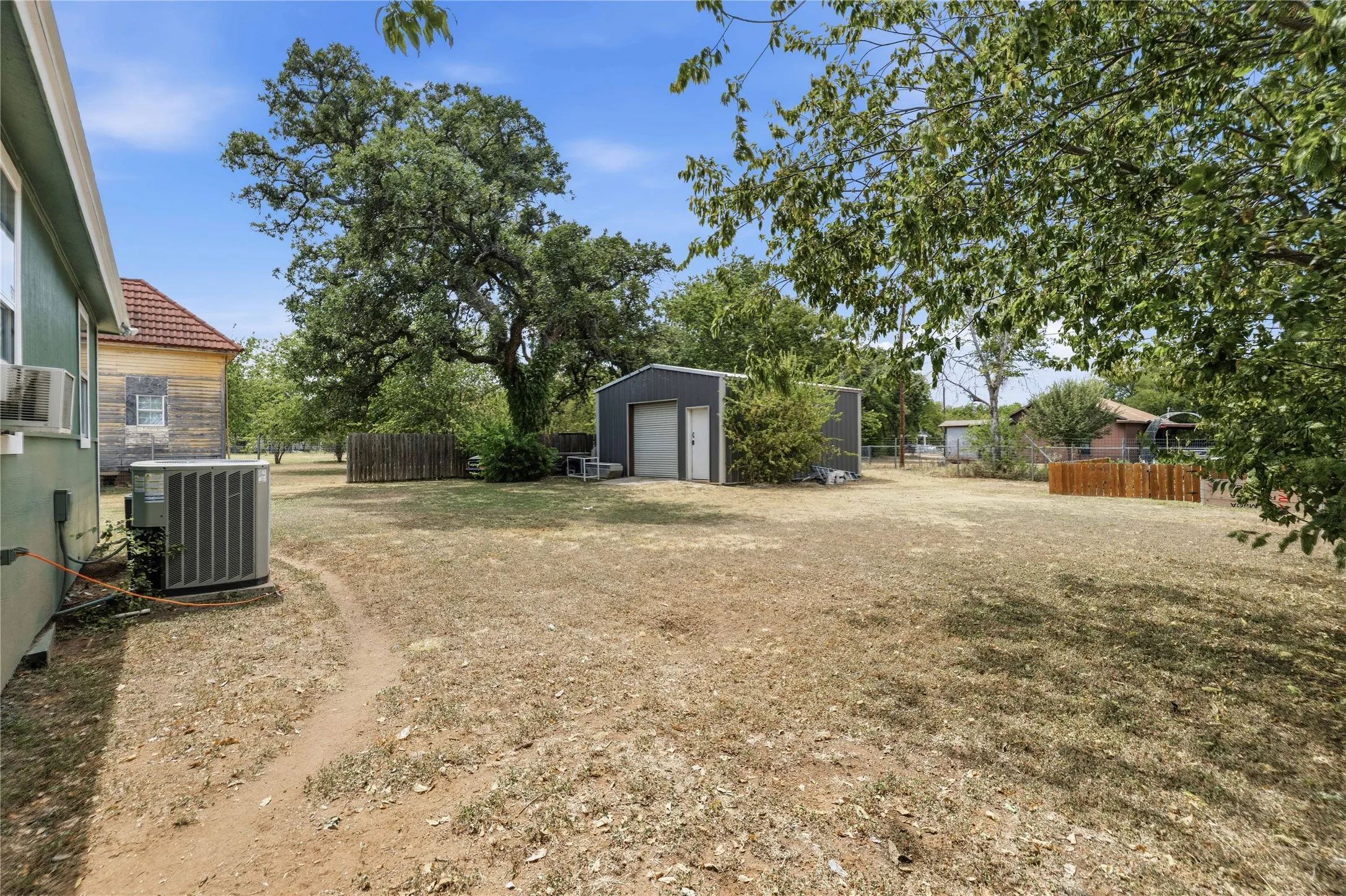 Single Family Residence For Sale in Brown County , 1303 Avenue D, Brownwood, Texas 76801, 3 Bedroom, 2 Bathroom, 1 Garage spaces, 1,134 Sqft, built in 0, mls#21363169, Real Estate Agent in Brownwood, Homes For Sale in Brown county, Homes For Sale in Brownwood, Realtor in Brownwood Texas, Real Estate Brokerage Independent Realty Texas, Luminita Cordes Realtor