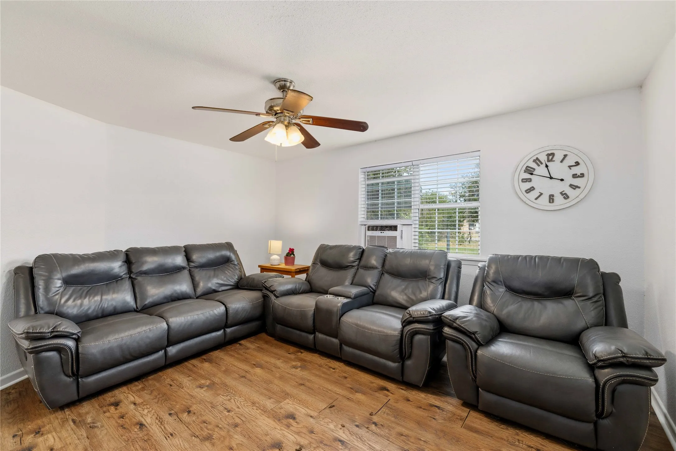 Single Family Residence For Sale in Brown County , 1303 Avenue D, Brownwood, Texas 76801, 3 Bedroom, 2 Bathroom, 1 Garage spaces, 1,134 Sqft, built in 0, mls#21363169, Real Estate Agent in Brownwood, Homes For Sale in Brown county, Homes For Sale in Brownwood, Realtor in Brownwood Texas, Real Estate Brokerage Independent Realty Texas, Luminita Cordes Realtor