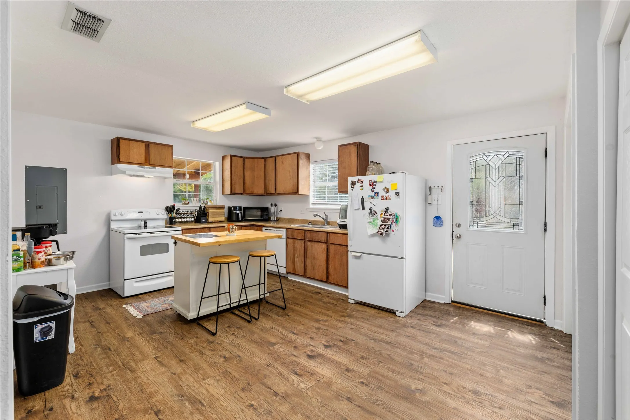 Single Family Residence For Sale in Brown County , 1303 Avenue D, Brownwood, Texas 76801, 3 Bedroom, 2 Bathroom, 1 Garage spaces, 1,134 Sqft, built in 0, mls#21363169, Real Estate Agent in Brownwood, Homes For Sale in Brown county, Homes For Sale in Brownwood, Realtor in Brownwood Texas, Real Estate Brokerage Independent Realty Texas, Luminita Cordes Realtor