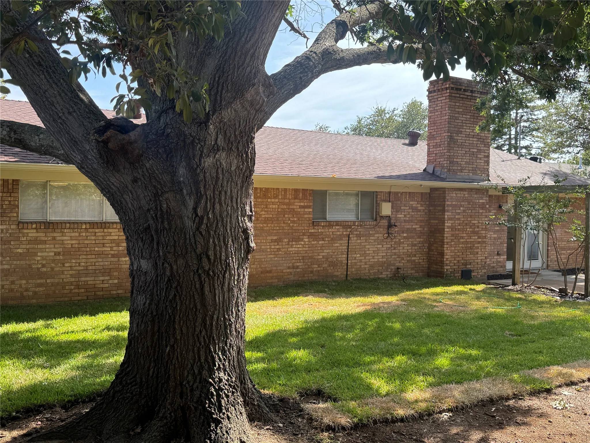Single Family Residence For Sale in Denton County , 1306 Amherst Drive, Denton, Texas 76201, 3 Bedroom, 2 Bathroom, 2 Garage spaces, 1,606 Sqft, built in 1975, mls#21363787, Real Estate Agent in Denton, Homes For Sale in Denton county, Homes For Sale in Denton, Realtor in Denton Texas, Real Estate Brokerage Independent Realty Texas, Luminita Cordes Realtor