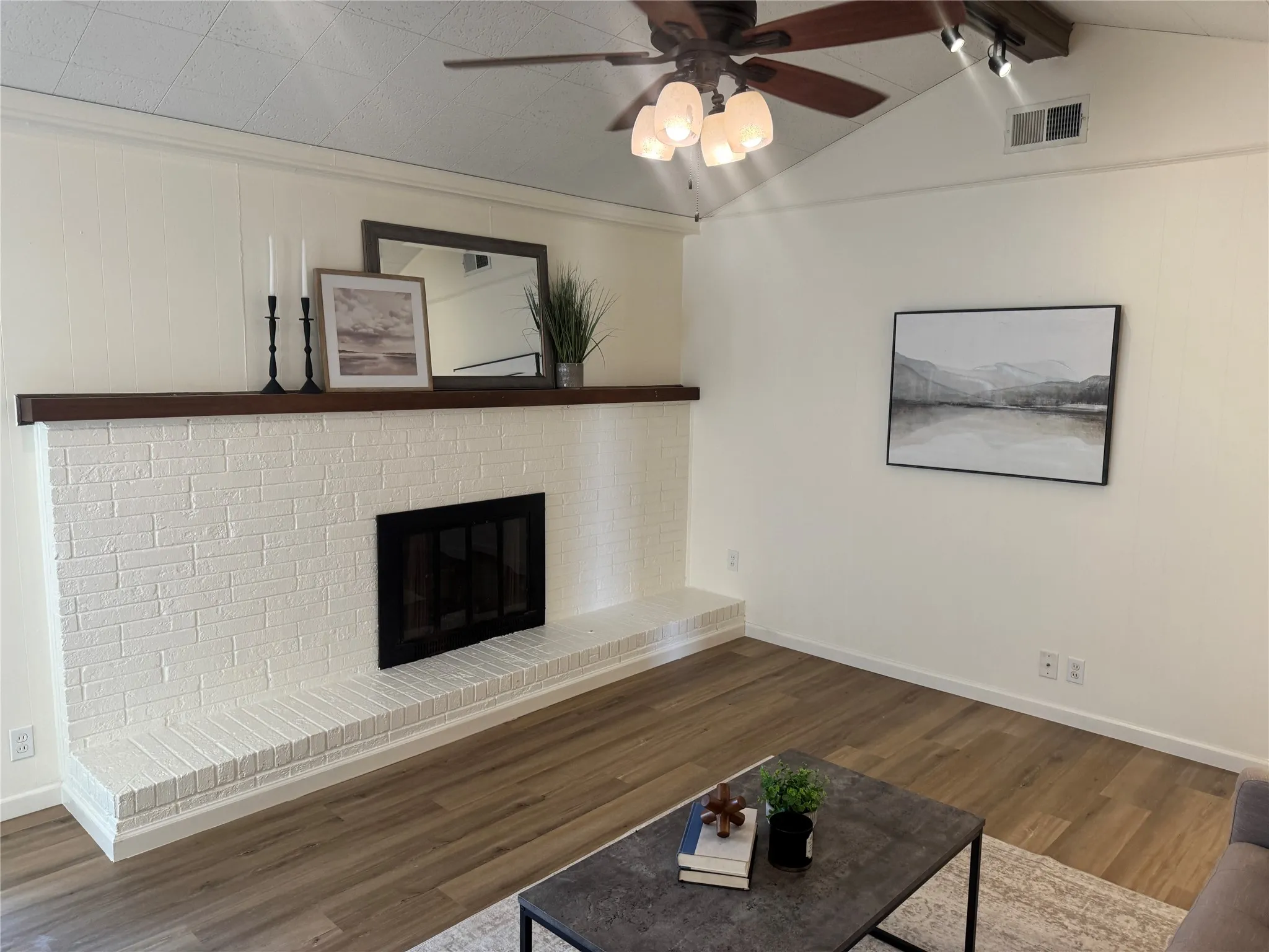 Single Family Residence For Sale in Denton County , 1306 Amherst Drive, Denton, Texas 76201, 3 Bedroom, 2 Bathroom, 2 Garage spaces, 1,606 Sqft, built in 1975, mls#21363787, Real Estate Agent in Denton, Homes For Sale in Denton county, Homes For Sale in Denton, Realtor in Denton Texas, Real Estate Brokerage Independent Realty Texas, Luminita Cordes Realtor