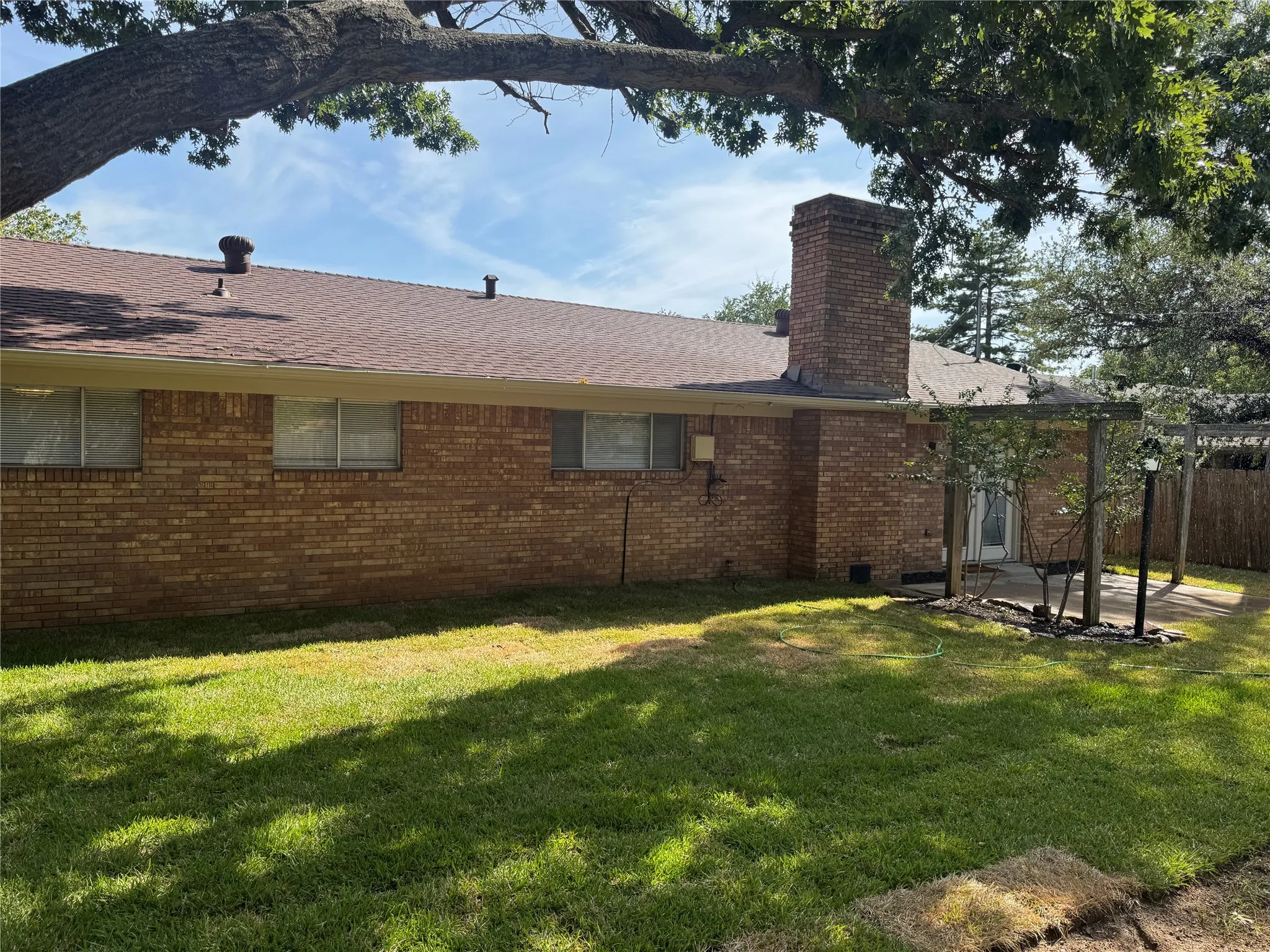 Single Family Residence For Sale in Denton County , 1306 Amherst Drive, Denton, Texas 76201, 3 Bedroom, 2 Bathroom, 2 Garage spaces, 1,606 Sqft, built in 1975, mls#21363787, Real Estate Agent in Denton, Homes For Sale in Denton county, Homes For Sale in Denton, Realtor in Denton Texas, Real Estate Brokerage Independent Realty Texas, Luminita Cordes Realtor