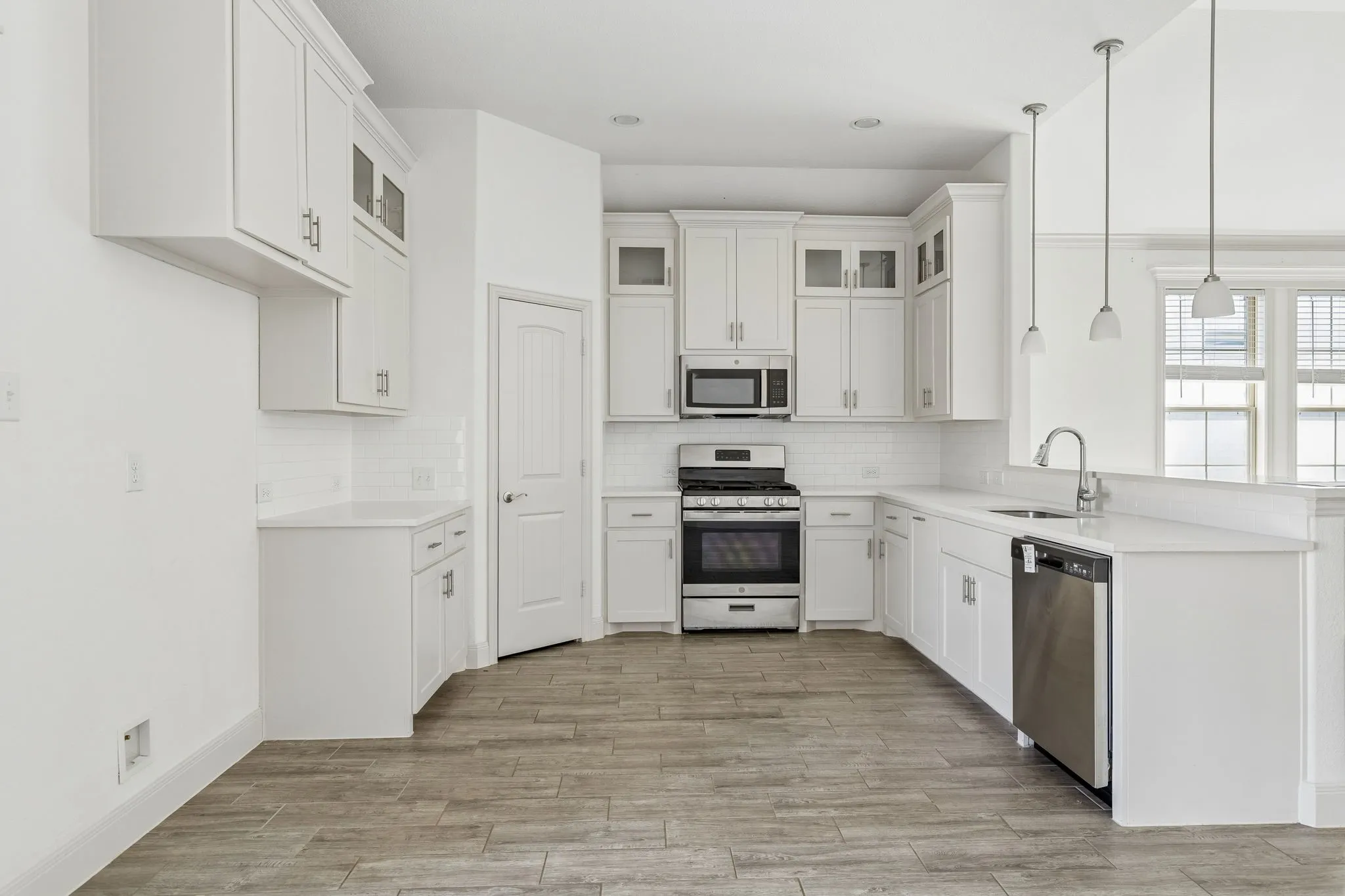 Single Family Residence For Sale in Collin County , 395 Waters Ridge Drive, Lavon, Texas 75166, 4 Bedroom, 2 Bathroom, 2 Garage spaces, 1,748 Sqft, built in 2022, mls#21364423, Real Estate Agent in Lavon, Homes For Sale in Collin county, Homes For Sale in Lavon, Realtor in Lavon Texas, Real Estate Brokerage Independent Realty Texas, Luminita Cordes Realtor