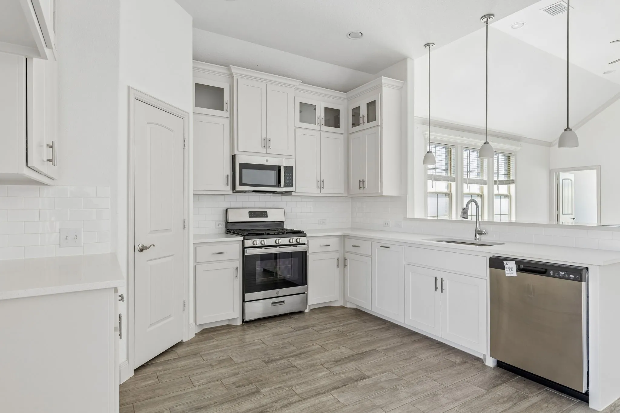 Single Family Residence For Sale in Collin County , 395 Waters Ridge Drive, Lavon, Texas 75166, 4 Bedroom, 2 Bathroom, 2 Garage spaces, 1,748 Sqft, built in 2022, mls#21364423, Real Estate Agent in Lavon, Homes For Sale in Collin county, Homes For Sale in Lavon, Realtor in Lavon Texas, Real Estate Brokerage Independent Realty Texas, Luminita Cordes Realtor