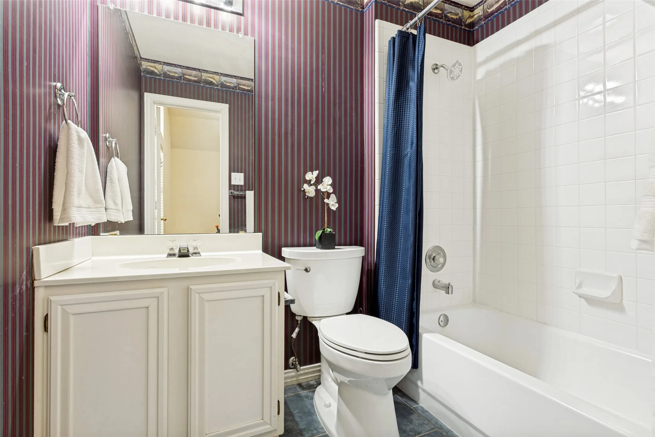 Ensuite bath in upstairs office/bedroom
