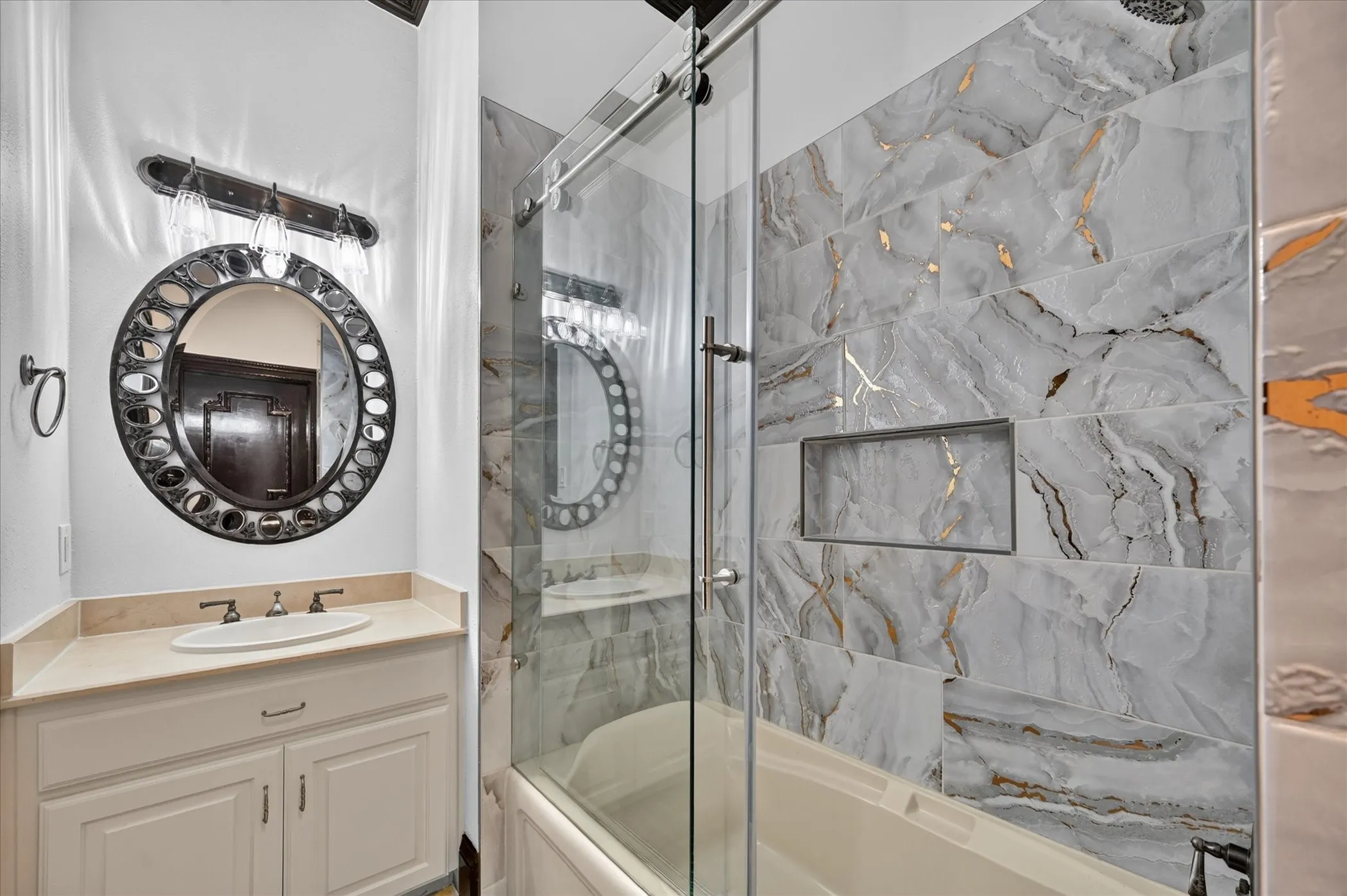 Single Family Residence For Sale in Denton County , 4505 Tour 18 Drive, Flower Mound, Texas 75022, 5 Bedroom, 6 Bathroom, 4 Garage spaces, 8,315 Sqft, built in 1997, mls#21363313, Real Estate Agent in Flower Mound, Homes For Sale in Denton county, Homes For Sale in Flower Mound, Realtor in Flower Mound Texas, Real Estate Brokerage Independent Realty Texas, Luminita Cordes Realtor
