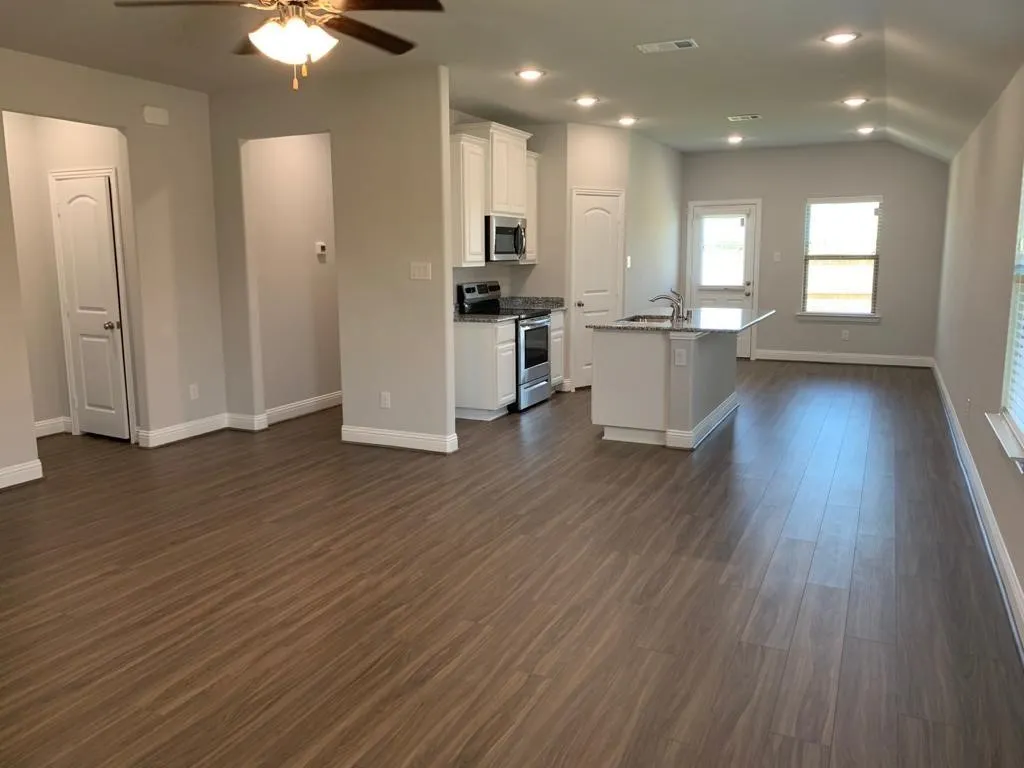 Single Family Residence For Rent in Hunt County , 1414 Warringwood Drive, Greenville, Texas 75402, 4 Bedroom, 2 Bathroom, 2 Garage spaces, 1,473 Sqft, built in 2021, mls#21364503, Real Estate Agent in Greenville, Homes For Rent in Hunt county, Homes For Rent in Greenville, Realtor in Greenville Texas, Real Estate Brokerage Independent Realty Texas, Luminita Cordes Realtor