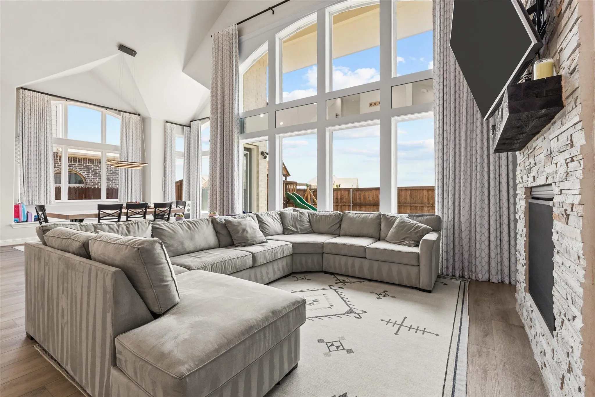 Single Family Residence For Rent in Denton County , 721 Yarrow Street, Little Elm, Texas 75068, 5 Bedroom, 5 Bathroom, 3 Garage spaces, 4,082 Sqft, built in 2020, mls#21357744, Real Estate Agent in Little Elm, Homes For Rent in Denton county, Homes For Rent in Little Elm, Realtor in Little Elm Texas, Real Estate Brokerage Independent Realty Texas, Luminita Cordes Realtor
