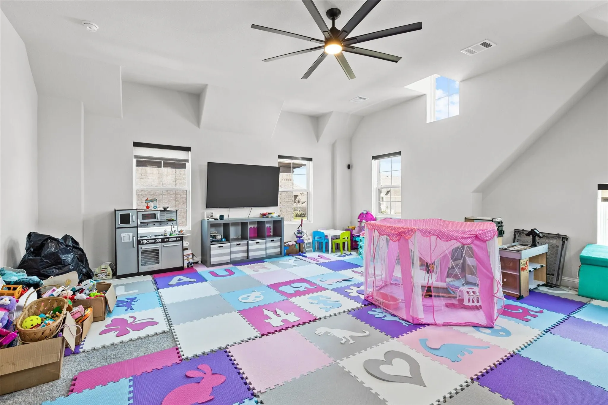 Single Family Residence For Rent in Denton County , 721 Yarrow Street, Little Elm, Texas 75068, 5 Bedroom, 5 Bathroom, 3 Garage spaces, 4,082 Sqft, built in 2020, mls#21357744, Real Estate Agent in Little Elm, Homes For Rent in Denton county, Homes For Rent in Little Elm, Realtor in Little Elm Texas, Real Estate Brokerage Independent Realty Texas, Luminita Cordes Realtor