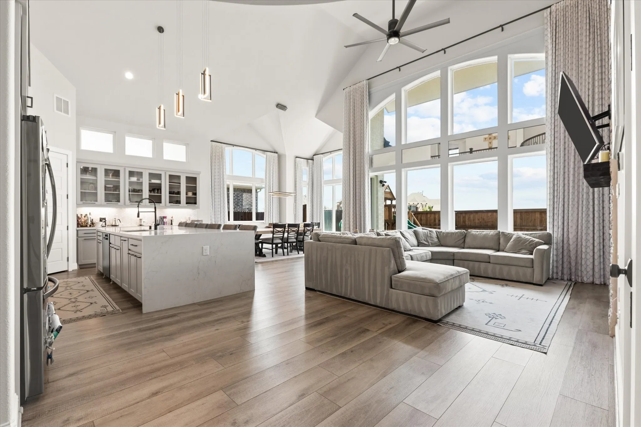 Single Family Residence For Rent in Denton County , 721 Yarrow Street, Little Elm, Texas 75068, 5 Bedroom, 5 Bathroom, 3 Garage spaces, 4,082 Sqft, built in 2020, mls#21357744, Real Estate Agent in Little Elm, Homes For Rent in Denton county, Homes For Rent in Little Elm, Realtor in Little Elm Texas, Real Estate Brokerage Independent Realty Texas, Luminita Cordes Realtor