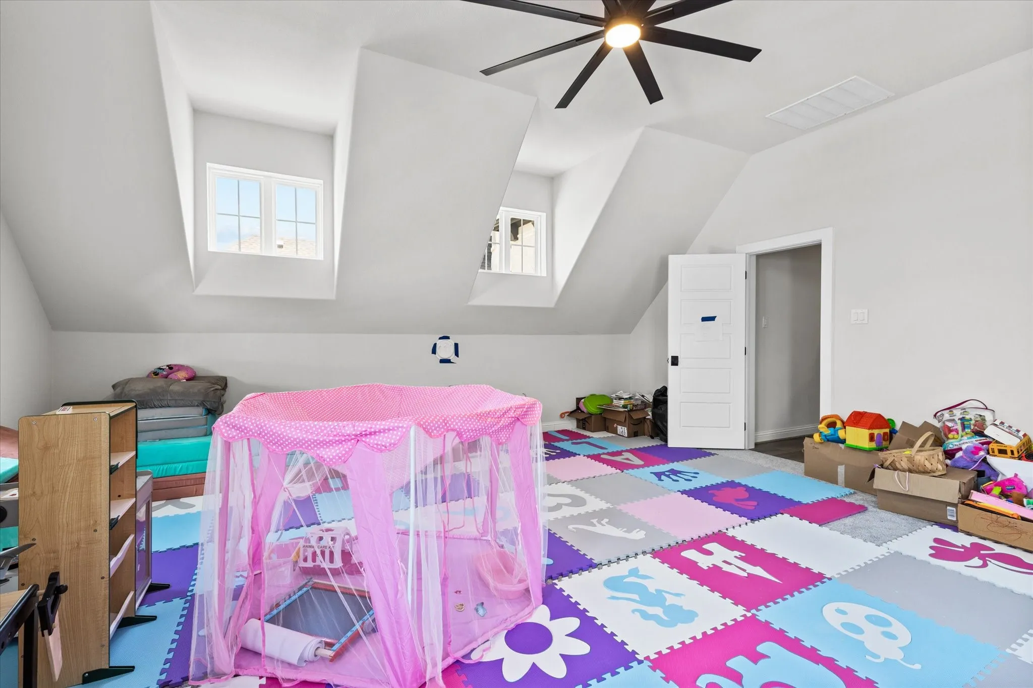 Single Family Residence For Rent in Denton County , 721 Yarrow Street, Little Elm, Texas 75068, 5 Bedroom, 5 Bathroom, 3 Garage spaces, 4,082 Sqft, built in 2020, mls#21357744, Real Estate Agent in Little Elm, Homes For Rent in Denton county, Homes For Rent in Little Elm, Realtor in Little Elm Texas, Real Estate Brokerage Independent Realty Texas, Luminita Cordes Realtor