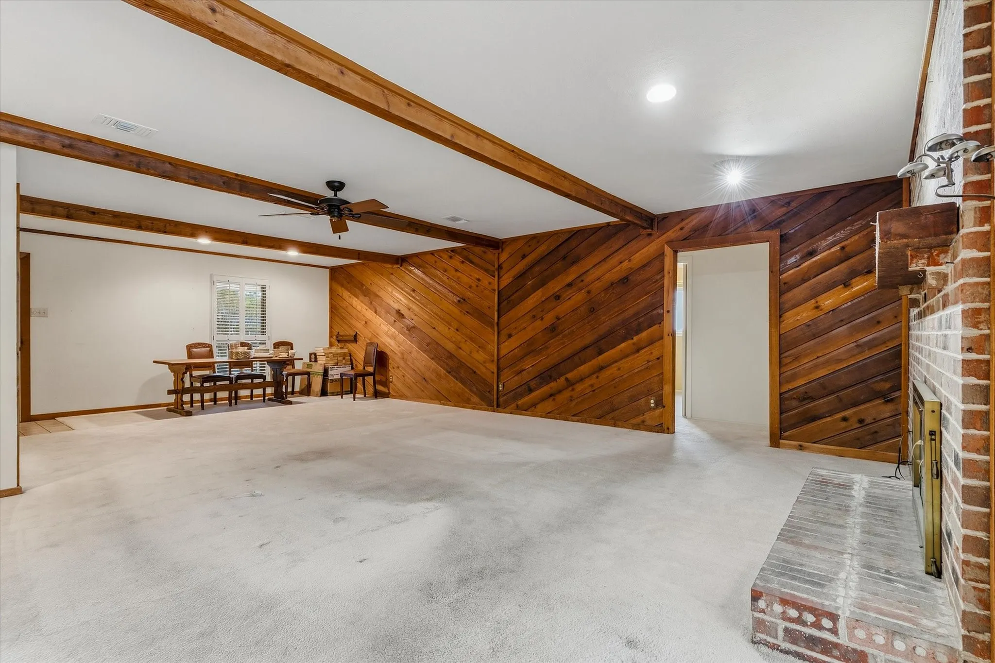 Single Family Residence For Sale in Dallas County , 13121 Pennystone Drive, Farmers Branch, Texas 75244, 4 Bedroom, 2 Bathroom, 2 Garage spaces, 1,970 Sqft, built in 1969, mls#21363239, Real Estate Agent in Farmers Branch, Homes For Sale in Dallas county, Homes For Sale in Farmers Branch, Realtor in Farmers Branch Texas, Real Estate Brokerage Independent Realty Texas, Luminita Cordes Realtor