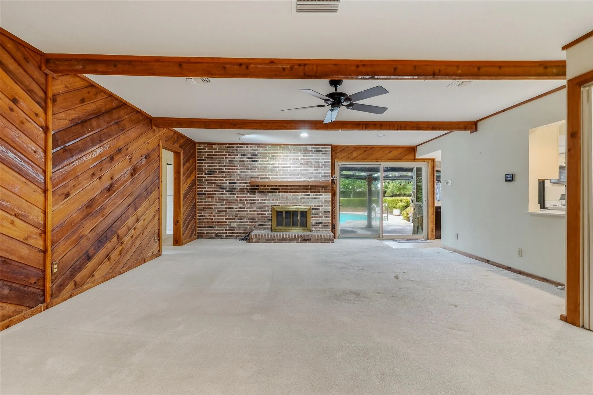 Single Family Residence For Sale in Dallas County , 13121 Pennystone Drive, Farmers Branch, Texas 75244, 4 Bedroom, 2 Bathroom, 2 Garage spaces, 1,970 Sqft, built in 1969, mls#21363239, Real Estate Agent in Farmers Branch, Homes For Sale in Dallas county, Homes For Sale in Farmers Branch, Realtor in Farmers Branch Texas, Real Estate Brokerage Independent Realty Texas, Luminita Cordes Realtor
