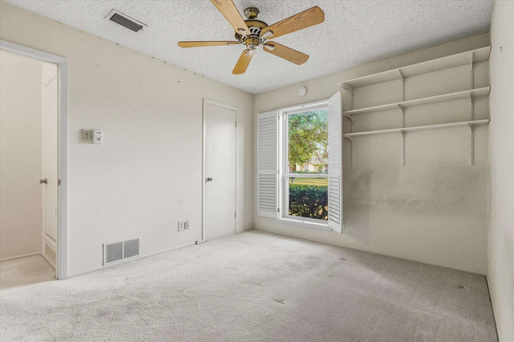 Single Family Residence For Sale in Dallas County , 13121 Pennystone Drive, Farmers Branch, Texas 75244, 4 Bedroom, 2 Bathroom, 2 Garage spaces, 1,970 Sqft, built in 1969, mls#21363239, Real Estate Agent in Farmers Branch, Homes For Sale in Dallas county, Homes For Sale in Farmers Branch, Realtor in Farmers Branch Texas, Real Estate Brokerage Independent Realty Texas, Luminita Cordes Realtor