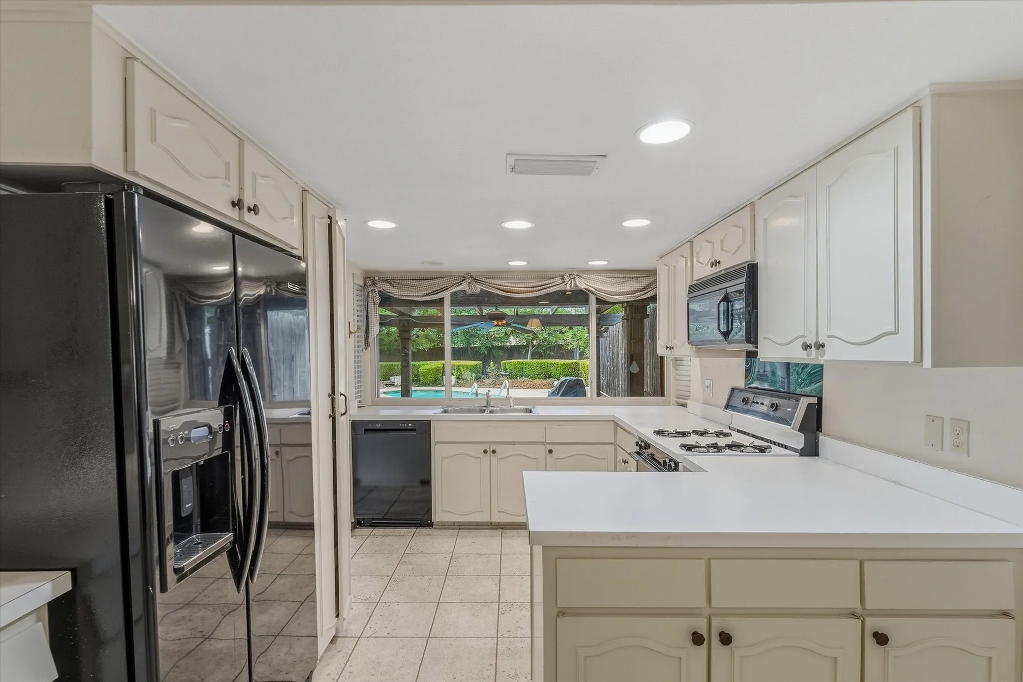 Single Family Residence For Sale in Dallas County , 13121 Pennystone Drive, Farmers Branch, Texas 75244, 4 Bedroom, 2 Bathroom, 2 Garage spaces, 1,970 Sqft, built in 1969, mls#21363239, Real Estate Agent in Farmers Branch, Homes For Sale in Dallas county, Homes For Sale in Farmers Branch, Realtor in Farmers Branch Texas, Real Estate Brokerage Independent Realty Texas, Luminita Cordes Realtor