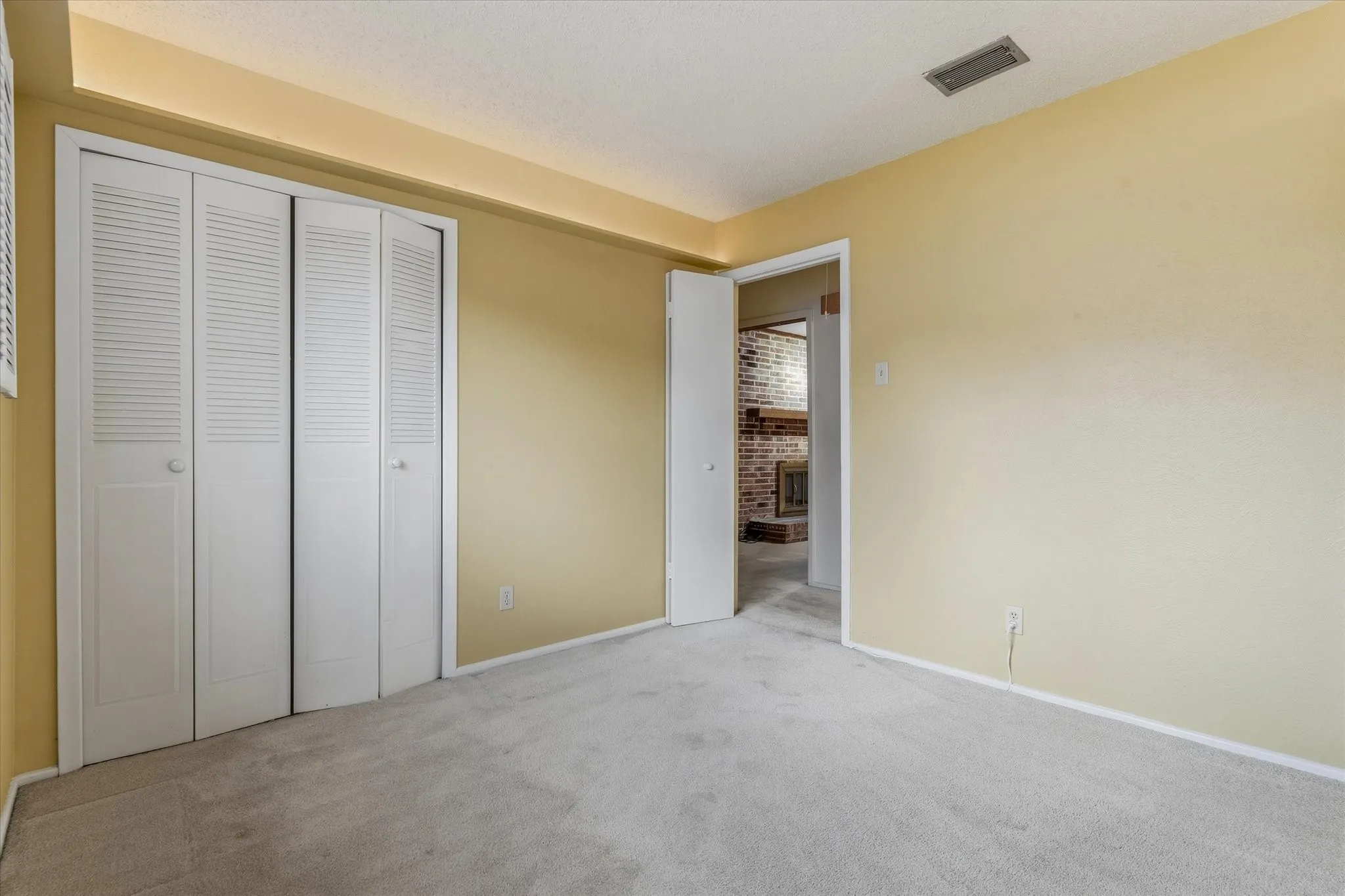 Single Family Residence For Sale in Dallas County , 13121 Pennystone Drive, Farmers Branch, Texas 75244, 4 Bedroom, 2 Bathroom, 2 Garage spaces, 1,970 Sqft, built in 1969, mls#21363239, Real Estate Agent in Farmers Branch, Homes For Sale in Dallas county, Homes For Sale in Farmers Branch, Realtor in Farmers Branch Texas, Real Estate Brokerage Independent Realty Texas, Luminita Cordes Realtor