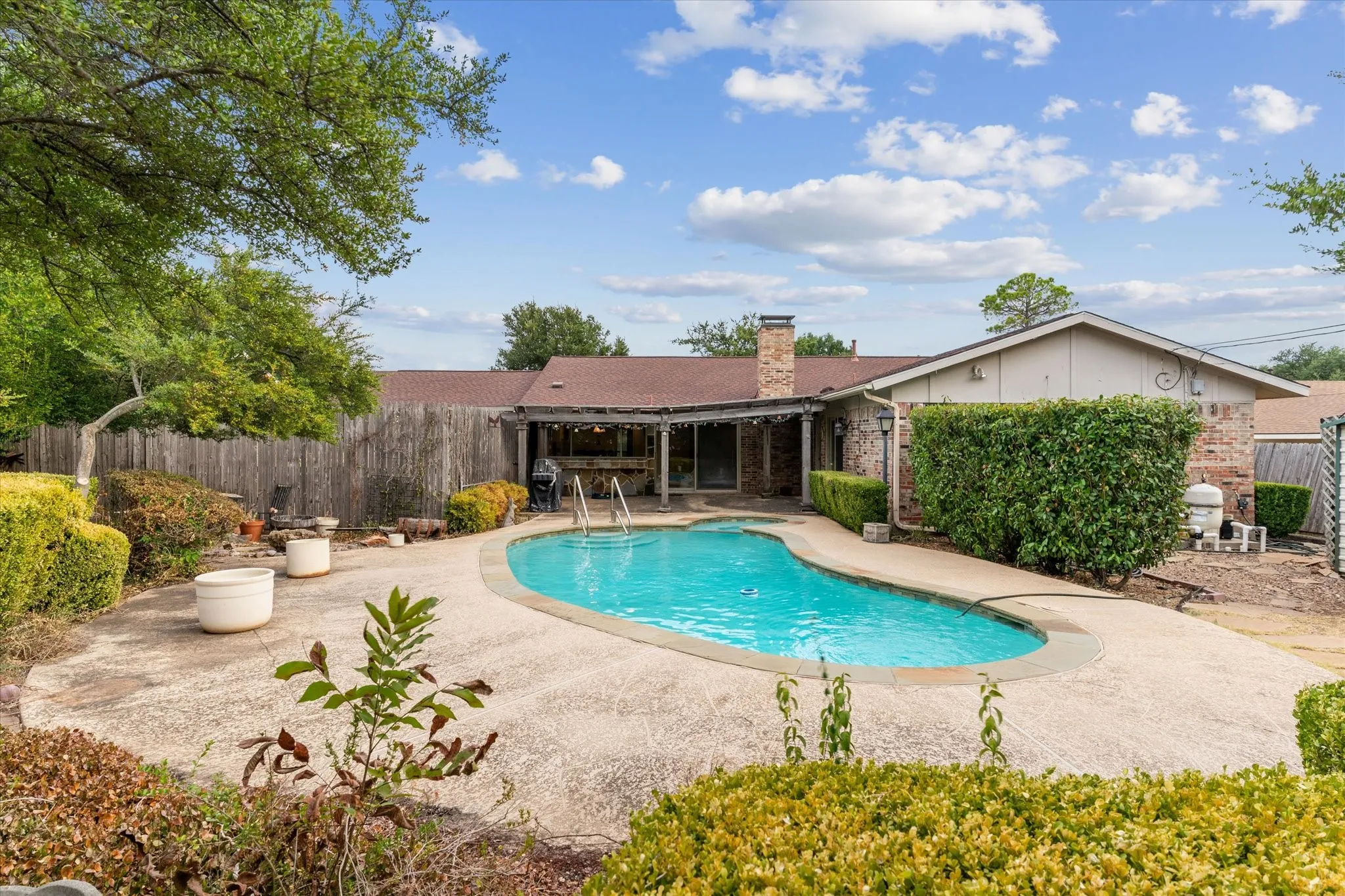 Single Family Residence For Sale in Dallas County , 13121 Pennystone Drive, Farmers Branch, Texas 75244, 4 Bedroom, 2 Bathroom, 2 Garage spaces, 1,970 Sqft, built in 1969, mls#21363239, Real Estate Agent in Farmers Branch, Homes For Sale in Dallas county, Homes For Sale in Farmers Branch, Realtor in Farmers Branch Texas, Real Estate Brokerage Independent Realty Texas, Luminita Cordes Realtor