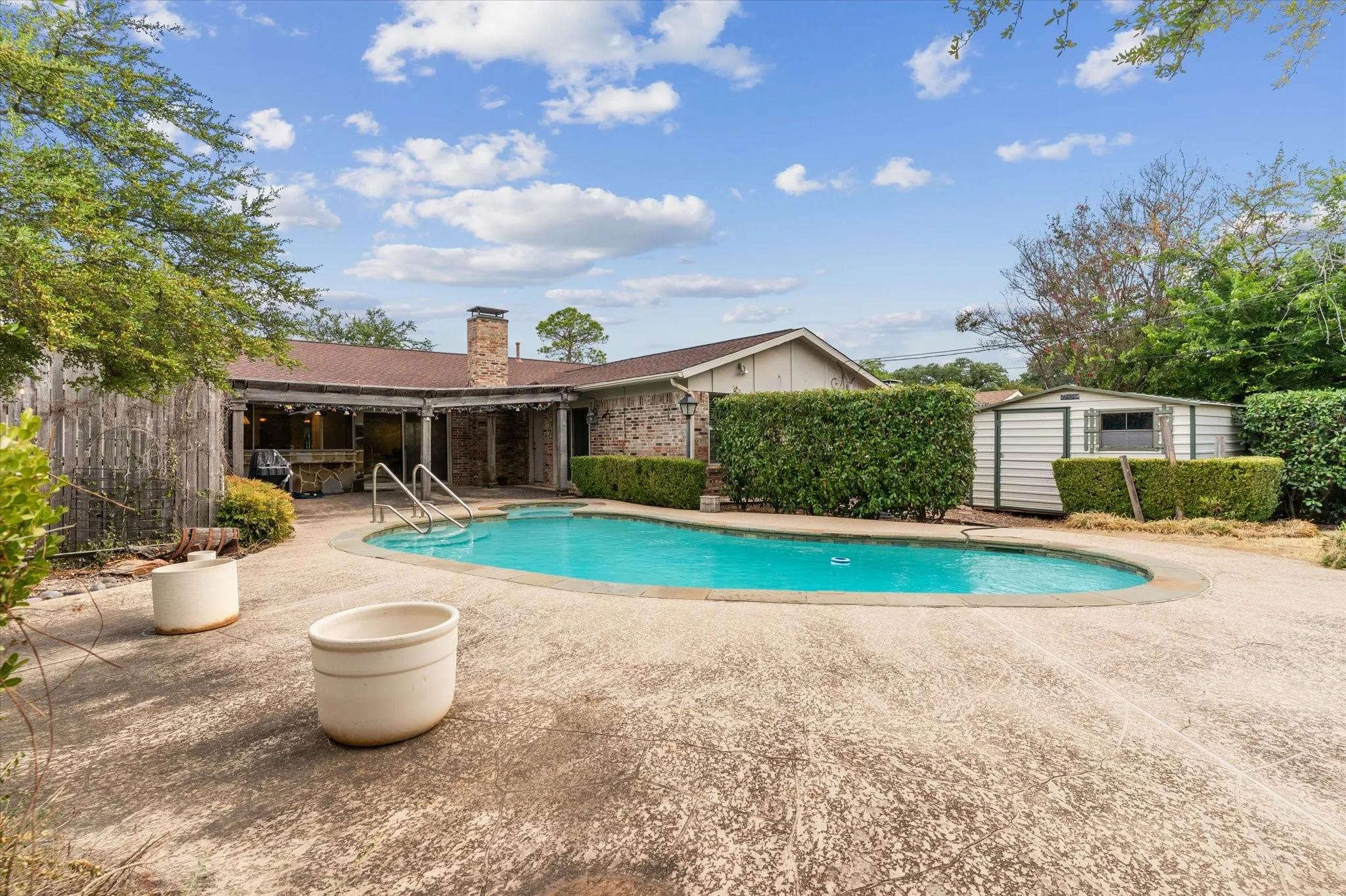 Single Family Residence For Sale in Dallas County , 13121 Pennystone Drive, Farmers Branch, Texas 75244, 4 Bedroom, 2 Bathroom, 2 Garage spaces, 1,970 Sqft, built in 1969, mls#21363239, Real Estate Agent in Farmers Branch, Homes For Sale in Dallas county, Homes For Sale in Farmers Branch, Realtor in Farmers Branch Texas, Real Estate Brokerage Independent Realty Texas, Luminita Cordes Realtor
