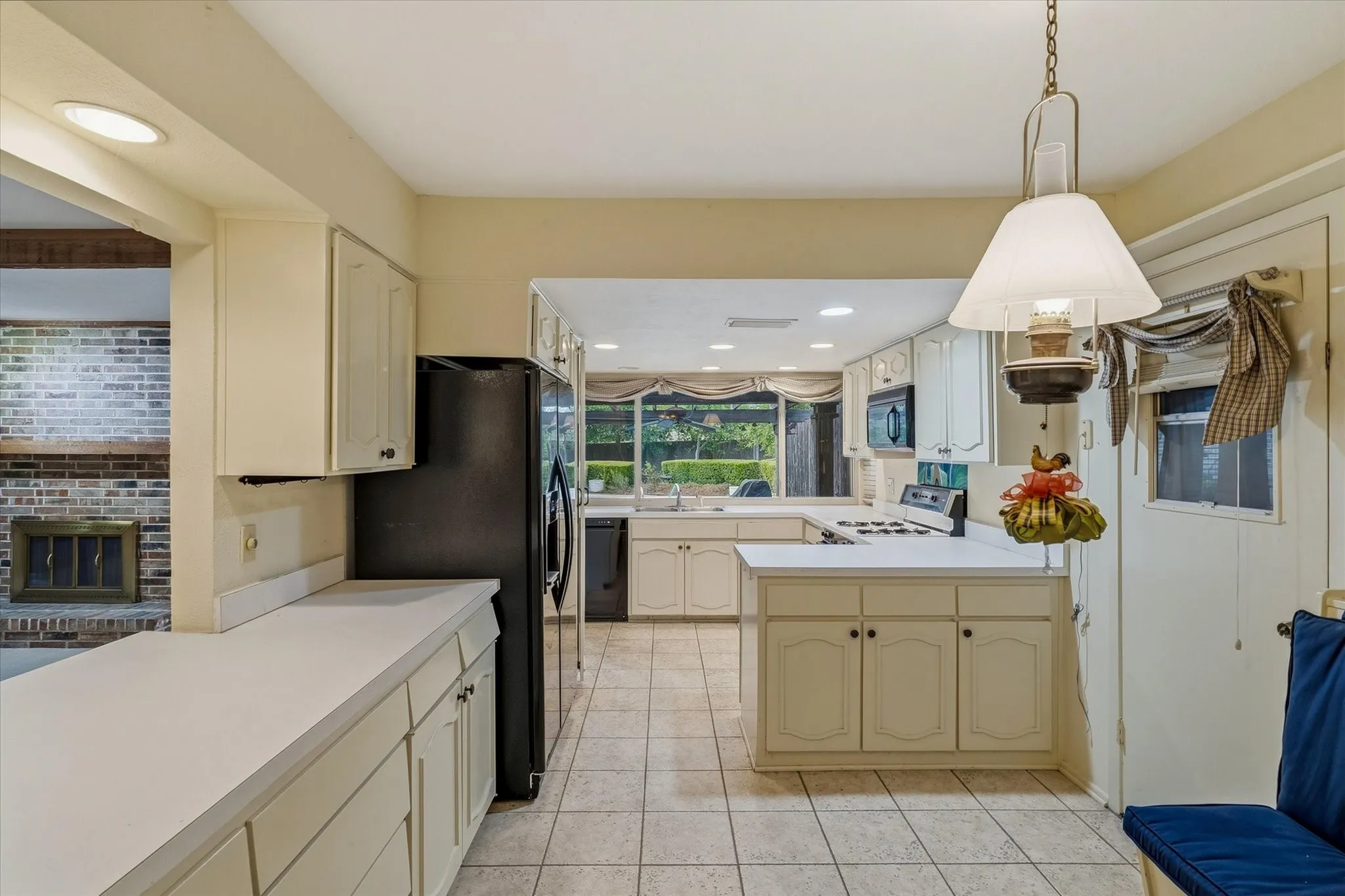Single Family Residence For Sale in Dallas County , 13121 Pennystone Drive, Farmers Branch, Texas 75244, 4 Bedroom, 2 Bathroom, 2 Garage spaces, 1,970 Sqft, built in 1969, mls#21363239, Real Estate Agent in Farmers Branch, Homes For Sale in Dallas county, Homes For Sale in Farmers Branch, Realtor in Farmers Branch Texas, Real Estate Brokerage Independent Realty Texas, Luminita Cordes Realtor