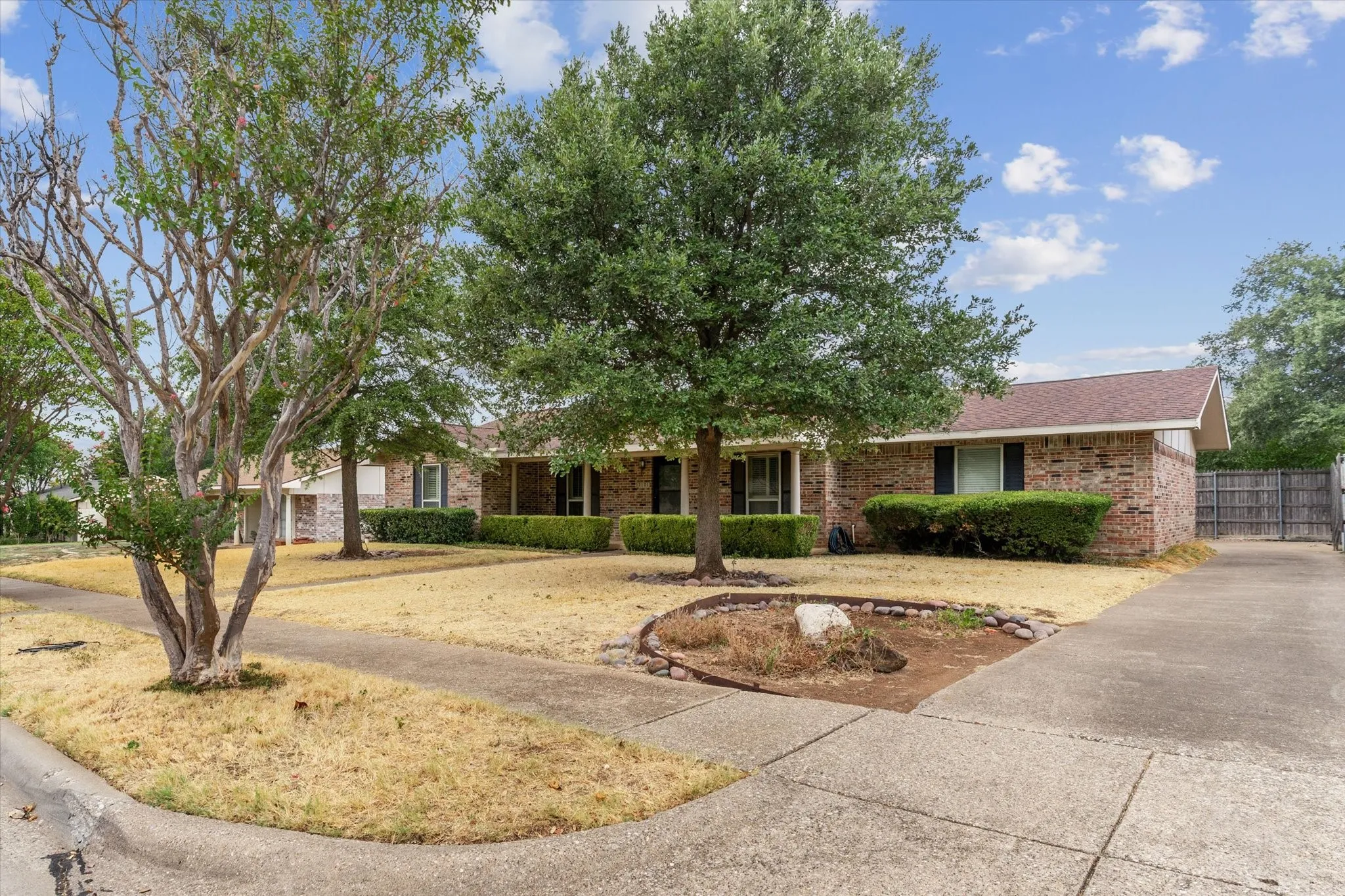 Single Family Residence For Sale in Dallas County , 13121 Pennystone Drive, Farmers Branch, Texas 75244, 4 Bedroom, 2 Bathroom, 2 Garage spaces, 1,970 Sqft, built in 1969, mls#21363239, Real Estate Agent in Farmers Branch, Homes For Sale in Dallas county, Homes For Sale in Farmers Branch, Realtor in Farmers Branch Texas, Real Estate Brokerage Independent Realty Texas, Luminita Cordes Realtor