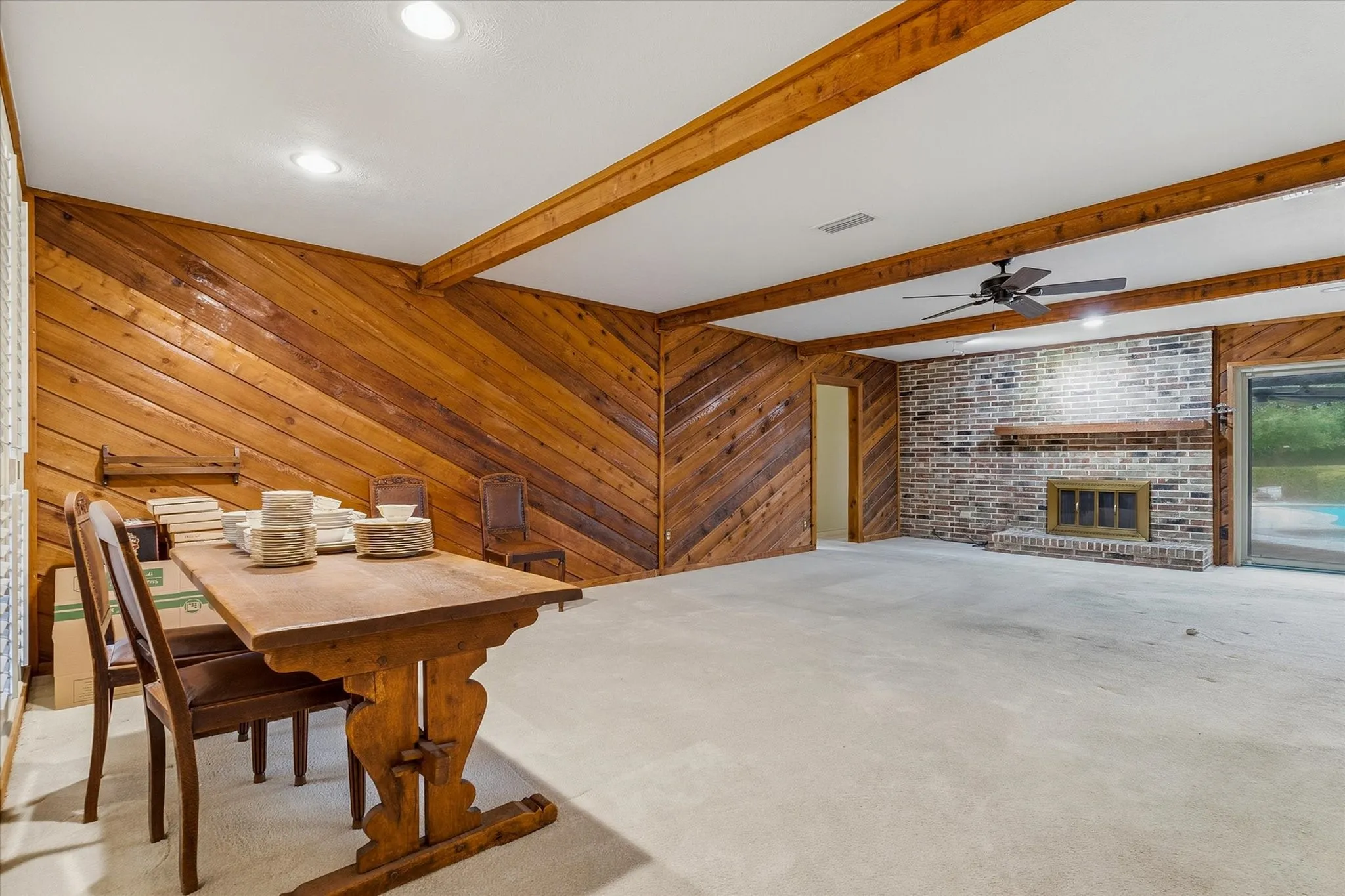Single Family Residence For Sale in Dallas County , 13121 Pennystone Drive, Farmers Branch, Texas 75244, 4 Bedroom, 2 Bathroom, 2 Garage spaces, 1,970 Sqft, built in 1969, mls#21363239, Real Estate Agent in Farmers Branch, Homes For Sale in Dallas county, Homes For Sale in Farmers Branch, Realtor in Farmers Branch Texas, Real Estate Brokerage Independent Realty Texas, Luminita Cordes Realtor