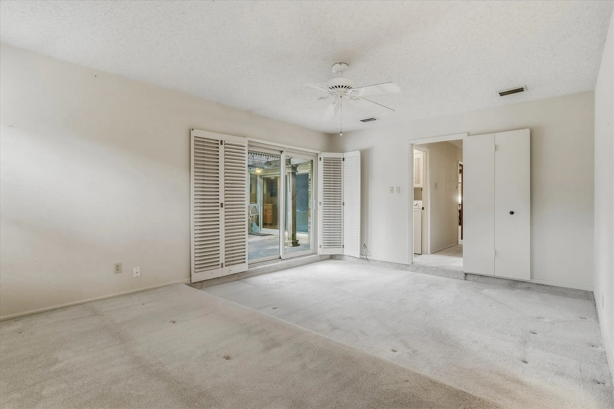 Single Family Residence For Sale in Dallas County , 13121 Pennystone Drive, Farmers Branch, Texas 75244, 4 Bedroom, 2 Bathroom, 2 Garage spaces, 1,970 Sqft, built in 1969, mls#21363239, Real Estate Agent in Farmers Branch, Homes For Sale in Dallas county, Homes For Sale in Farmers Branch, Realtor in Farmers Branch Texas, Real Estate Brokerage Independent Realty Texas, Luminita Cordes Realtor