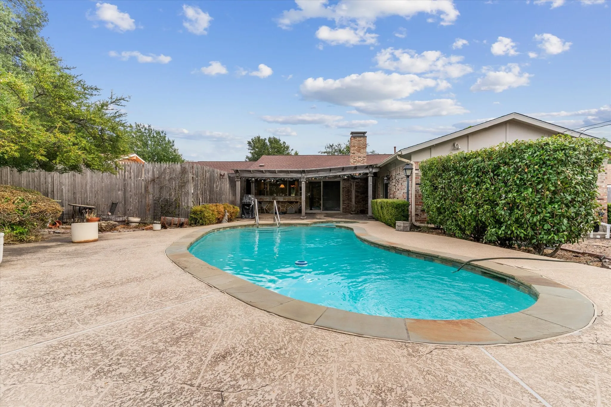 Single Family Residence For Sale in Dallas County , 13121 Pennystone Drive, Farmers Branch, Texas 75244, 4 Bedroom, 2 Bathroom, 2 Garage spaces, 1,970 Sqft, built in 1969, mls#21363239, Real Estate Agent in Farmers Branch, Homes For Sale in Dallas county, Homes For Sale in Farmers Branch, Realtor in Farmers Branch Texas, Real Estate Brokerage Independent Realty Texas, Luminita Cordes Realtor