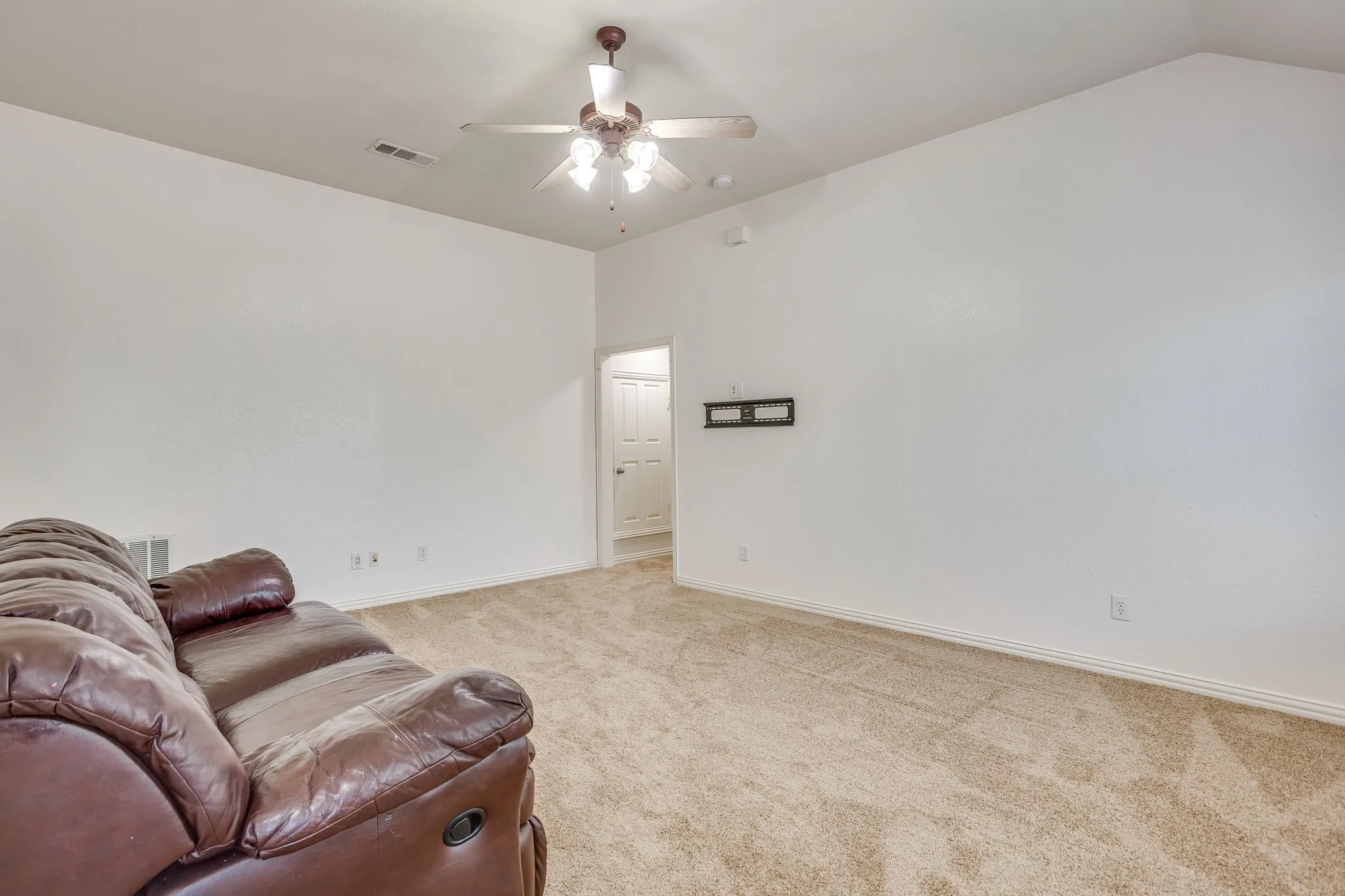 Single Family Residence For Sale in Tarrant County , 7023 Beacon Drive, Grand Prairie, Texas 75054, 4 Bedroom, 3 Bathroom, 2 Garage spaces, 2,512 Sqft, built in 2005, mls#21335127, Real Estate Agent in Grand Prairie, Homes For Sale in Tarrant county, Homes For Sale in Grand Prairie, Realtor in Grand Prairie Texas, Real Estate Brokerage Independent Realty Texas, Luminita Cordes Realtor