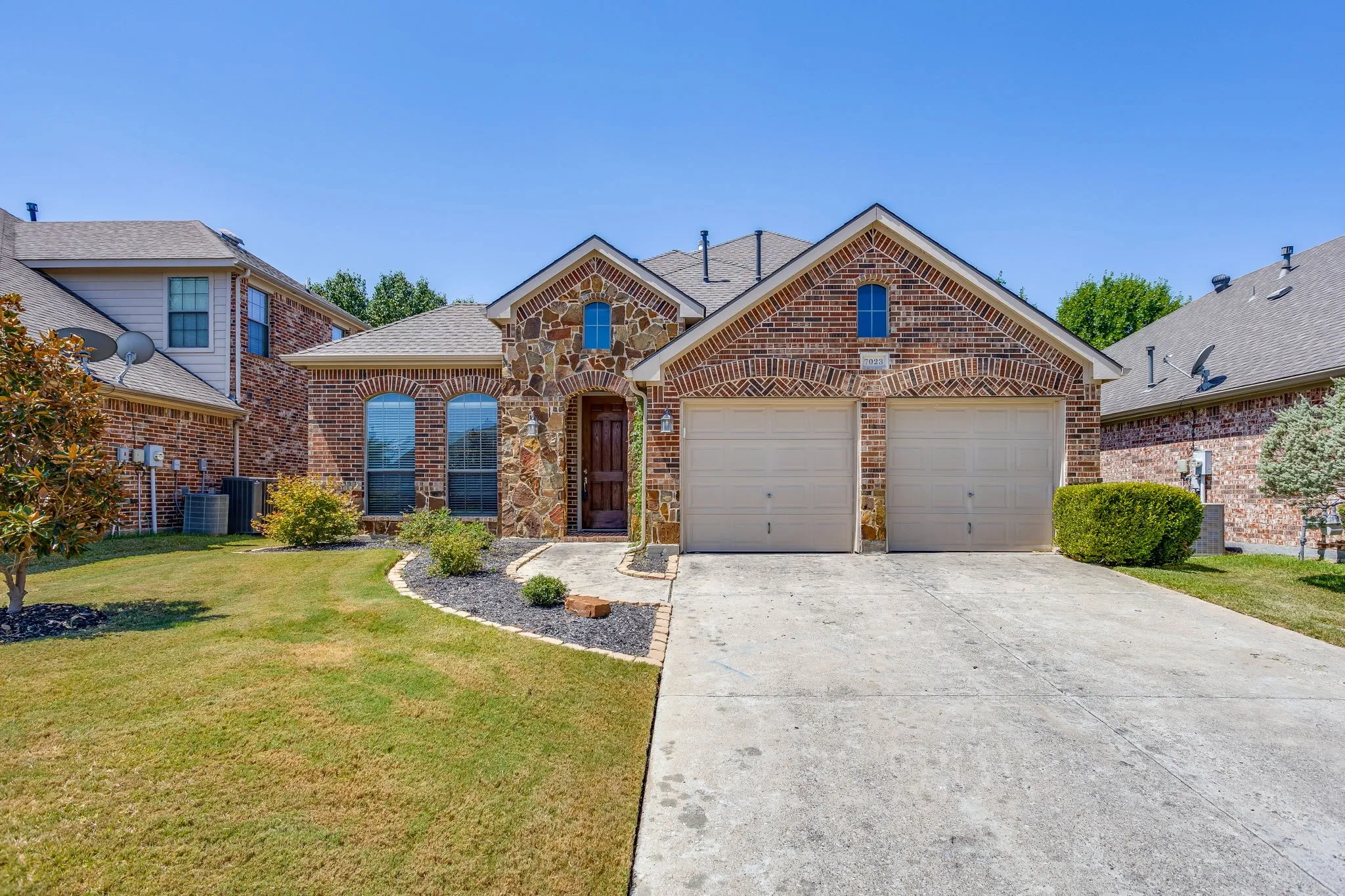 Single Family Residence For Sale in Tarrant County , 7023 Beacon Drive, Grand Prairie, Texas 75054, 4 Bedroom, 3 Bathroom, 2 Garage spaces, 2,512 Sqft, built in 2005, Price $415,000, mls#21335127, Real Estate Agent in Grand Prairie, Homes For Sale in Tarrant county, Homes For Sale in Grand Prairie, Realtor in Grand Prairie Texas, Real Estate Brokerage Independent Realty Texas, Luminita Cordes Realtor