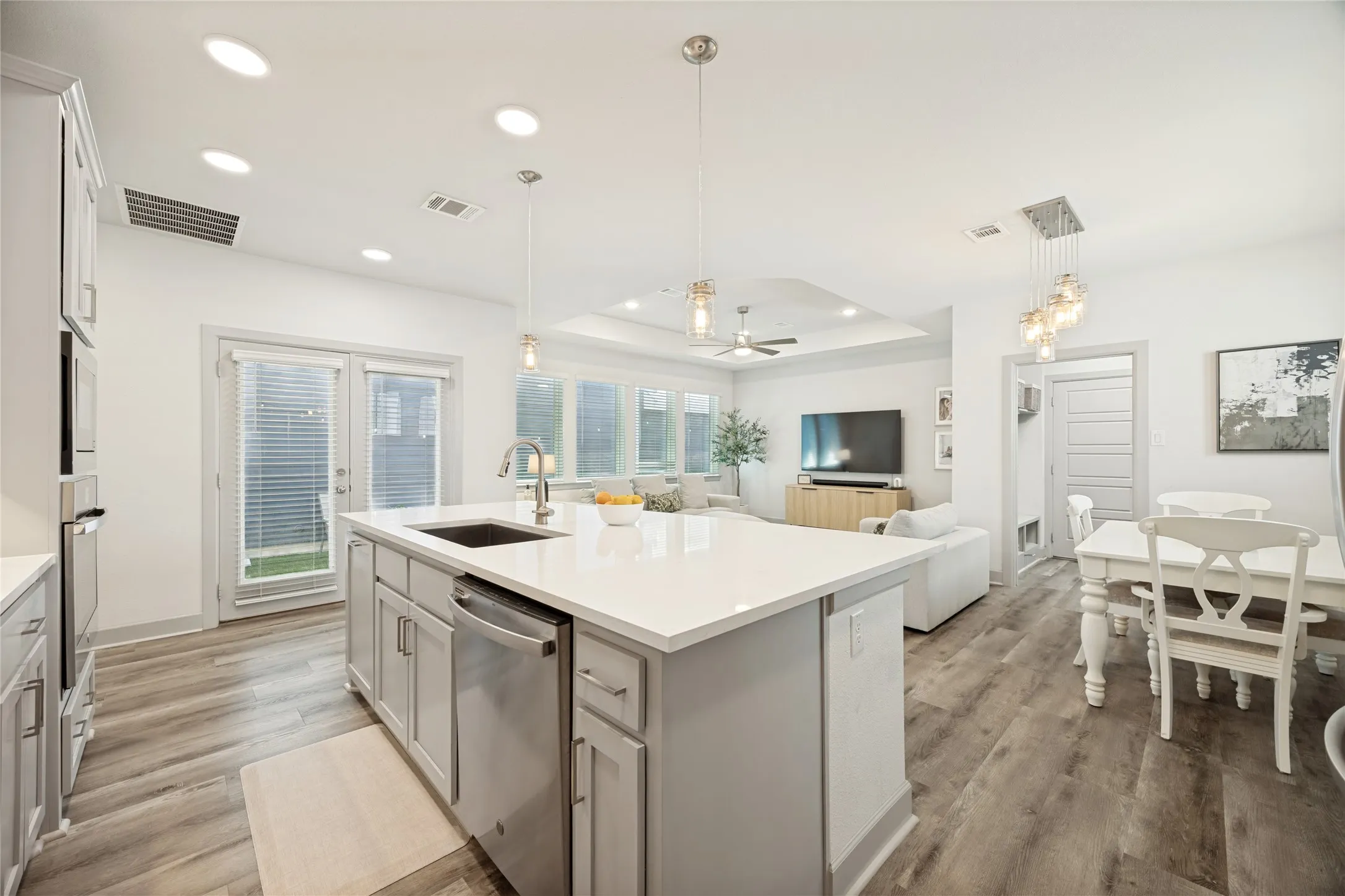 Single Family Residence For Sale in Dallas County , 1520 Jackson Street, Carrollton, Texas 75006, 3 Bedroom, 3 Bathroom, 2 Garage spaces, 2,046 Sqft, built in 2020, mls#21363293, Real Estate Agent in Carrollton, Homes For Sale in Dallas county, Homes For Sale in Carrollton, Realtor in Carrollton Texas, Real Estate Brokerage Independent Realty Texas, Luminita Cordes Realtor