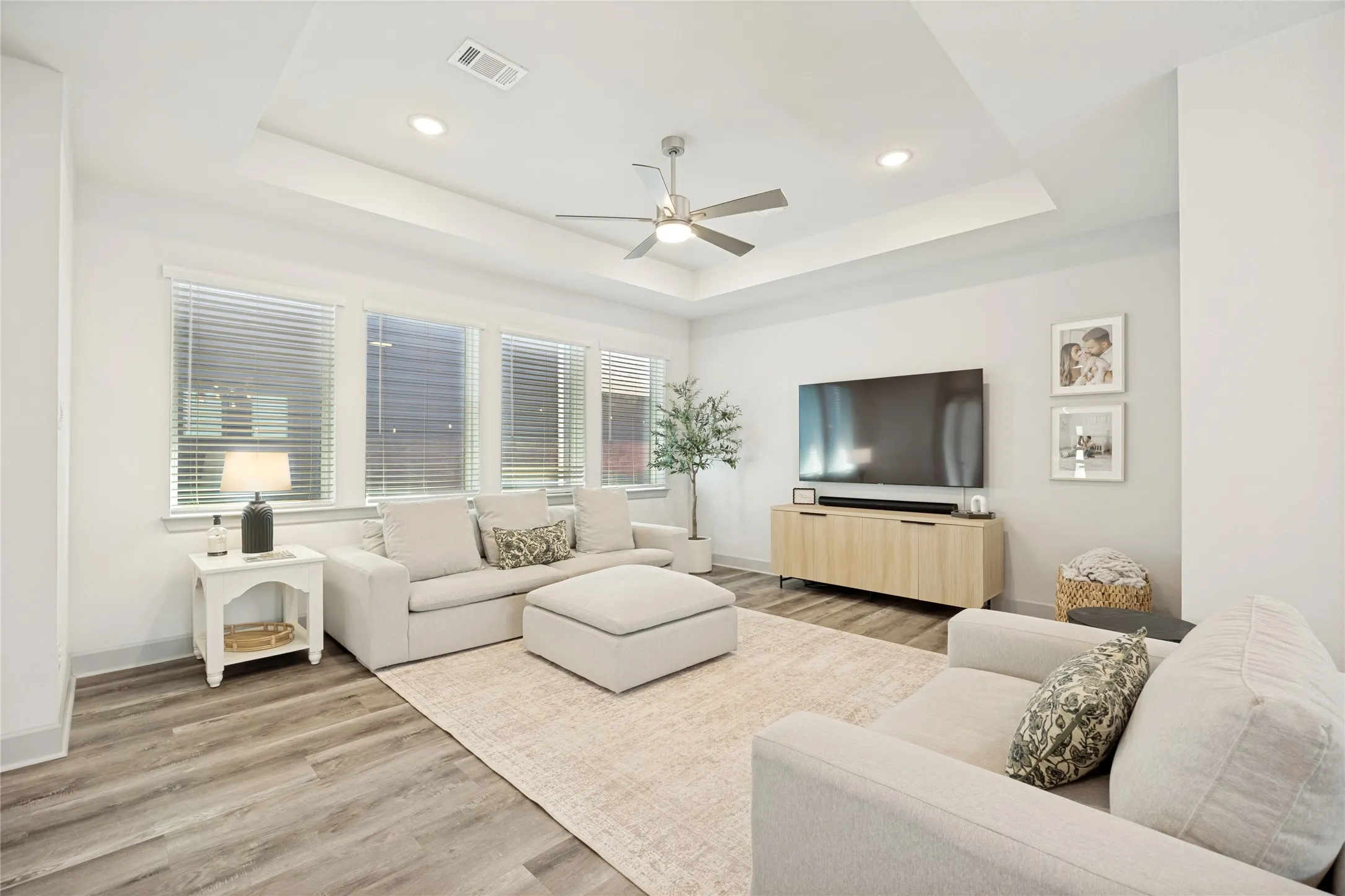 Single Family Residence For Sale in Dallas County , 1520 Jackson Street, Carrollton, Texas 75006, 3 Bedroom, 3 Bathroom, 2 Garage spaces, 2,046 Sqft, built in 2020, mls#21363293, Real Estate Agent in Carrollton, Homes For Sale in Dallas county, Homes For Sale in Carrollton, Realtor in Carrollton Texas, Real Estate Brokerage Independent Realty Texas, Luminita Cordes Realtor