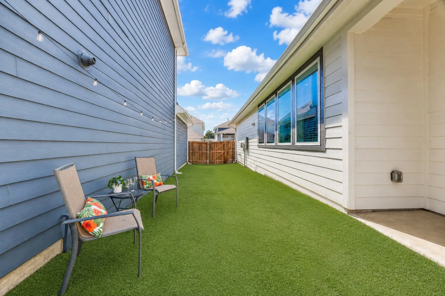 Single Family Residence For Sale in Dallas County , 1520 Jackson Street, Carrollton, Texas 75006, 3 Bedroom, 3 Bathroom, 2 Garage spaces, 2,046 Sqft, built in 2020, mls#21363293, Real Estate Agent in Carrollton, Homes For Sale in Dallas county, Homes For Sale in Carrollton, Realtor in Carrollton Texas, Real Estate Brokerage Independent Realty Texas, Luminita Cordes Realtor