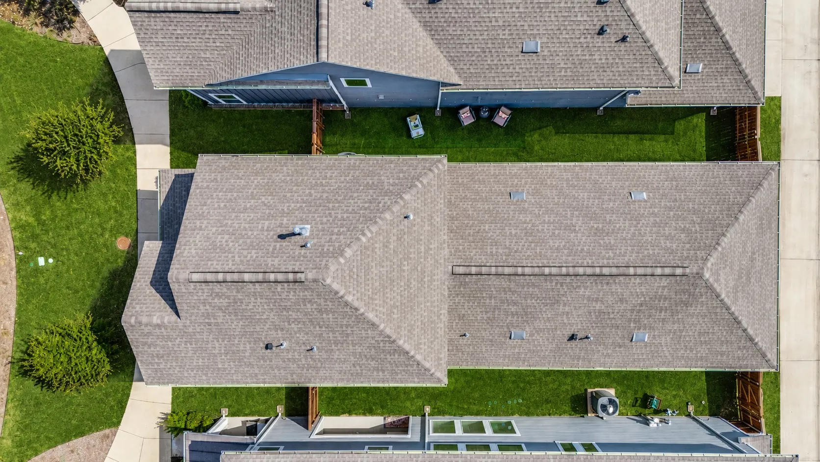 Single Family Residence For Sale in Dallas County , 1520 Jackson Street, Carrollton, Texas 75006, 3 Bedroom, 3 Bathroom, 2 Garage spaces, 2,046 Sqft, built in 2020, mls#21363293, Real Estate Agent in Carrollton, Homes For Sale in Dallas county, Homes For Sale in Carrollton, Realtor in Carrollton Texas, Real Estate Brokerage Independent Realty Texas, Luminita Cordes Realtor