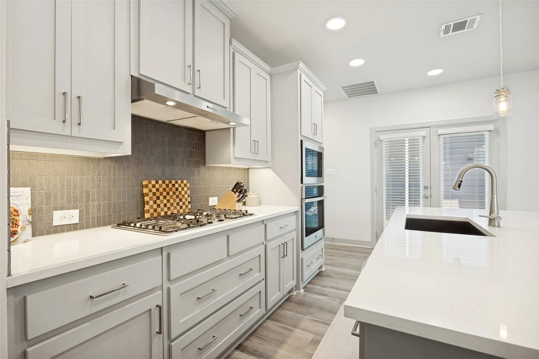 Single Family Residence For Sale in Dallas County , 1520 Jackson Street, Carrollton, Texas 75006, 3 Bedroom, 3 Bathroom, 2 Garage spaces, 2,046 Sqft, built in 2020, mls#21363293, Real Estate Agent in Carrollton, Homes For Sale in Dallas county, Homes For Sale in Carrollton, Realtor in Carrollton Texas, Real Estate Brokerage Independent Realty Texas, Luminita Cordes Realtor