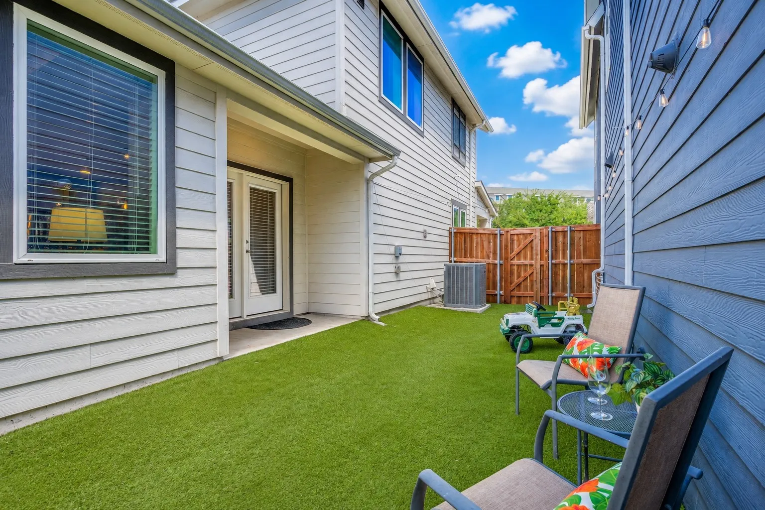 Single Family Residence For Sale in Dallas County , 1520 Jackson Street, Carrollton, Texas 75006, 3 Bedroom, 3 Bathroom, 2 Garage spaces, 2,046 Sqft, built in 2020, mls#21363293, Real Estate Agent in Carrollton, Homes For Sale in Dallas county, Homes For Sale in Carrollton, Realtor in Carrollton Texas, Real Estate Brokerage Independent Realty Texas, Luminita Cordes Realtor