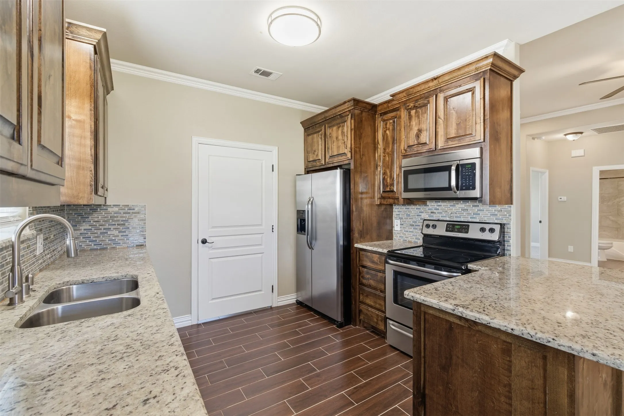Single Family Residence For Rent in Grayson County , 1524 S Montgomery Street, Sherman, Texas 75090, 3 Bedroom, 2 Bathroom, Garage spaces, 1,265 Sqft, built in 2017, mls#21364513, Real Estate Agent in Sherman, Homes For Rent in Grayson county, Homes For Rent in Sherman, Realtor in Sherman Texas, Real Estate Brokerage Independent Realty Texas, Luminita Cordes Realtor