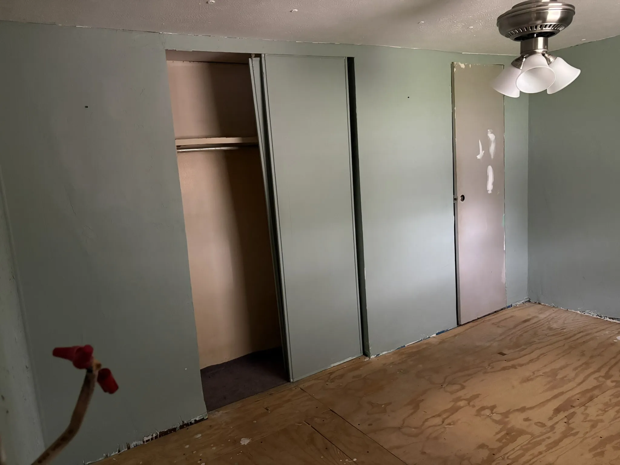 Mobile Home For Sale in Hood County , 4201 Oto Court, Granbury, Texas 76048, 1 Bedroom, 1 Bathroom, Garage spaces, 600 Sqft, built in 1979, mls#21350268, Real Estate Agent in Granbury, Homes For Sale in Hood county, Homes For Sale in Granbury, Realtor in Granbury Texas, Real Estate Brokerage Independent Realty Texas, Luminita Cordes Realtor