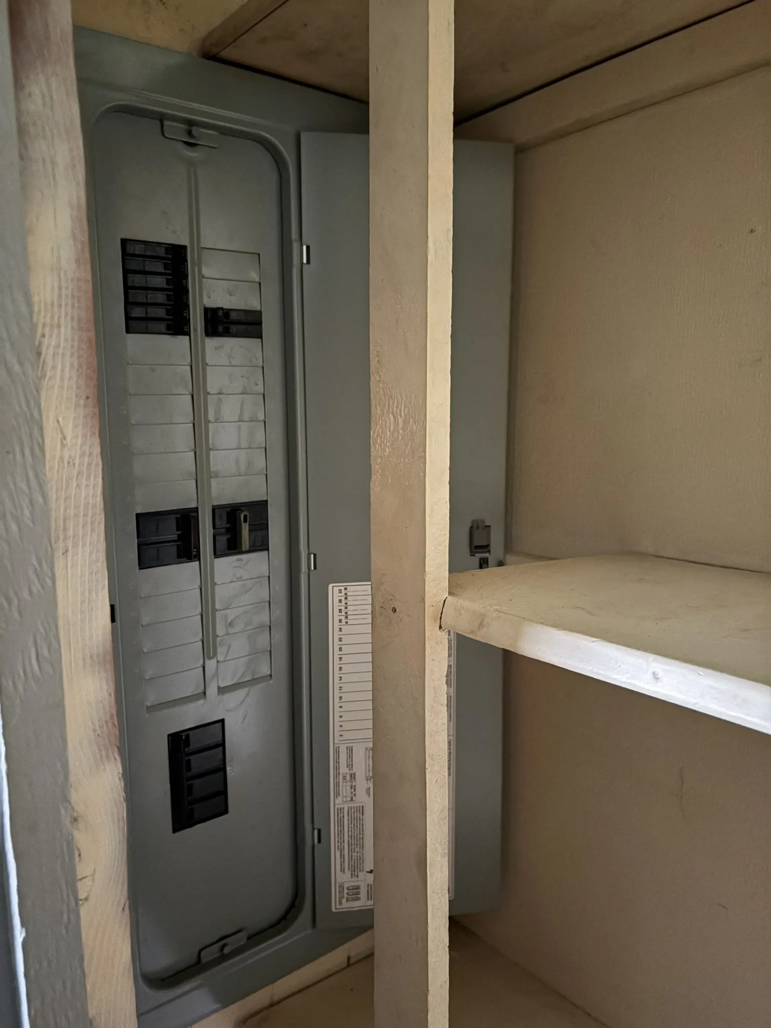 Mobile Home For Sale in Hood County , 4201 Oto Court, Granbury, Texas 76048, 1 Bedroom, 1 Bathroom, Garage spaces, 600 Sqft, built in 1979, mls#21350268, Real Estate Agent in Granbury, Homes For Sale in Hood county, Homes For Sale in Granbury, Realtor in Granbury Texas, Real Estate Brokerage Independent Realty Texas, Luminita Cordes Realtor