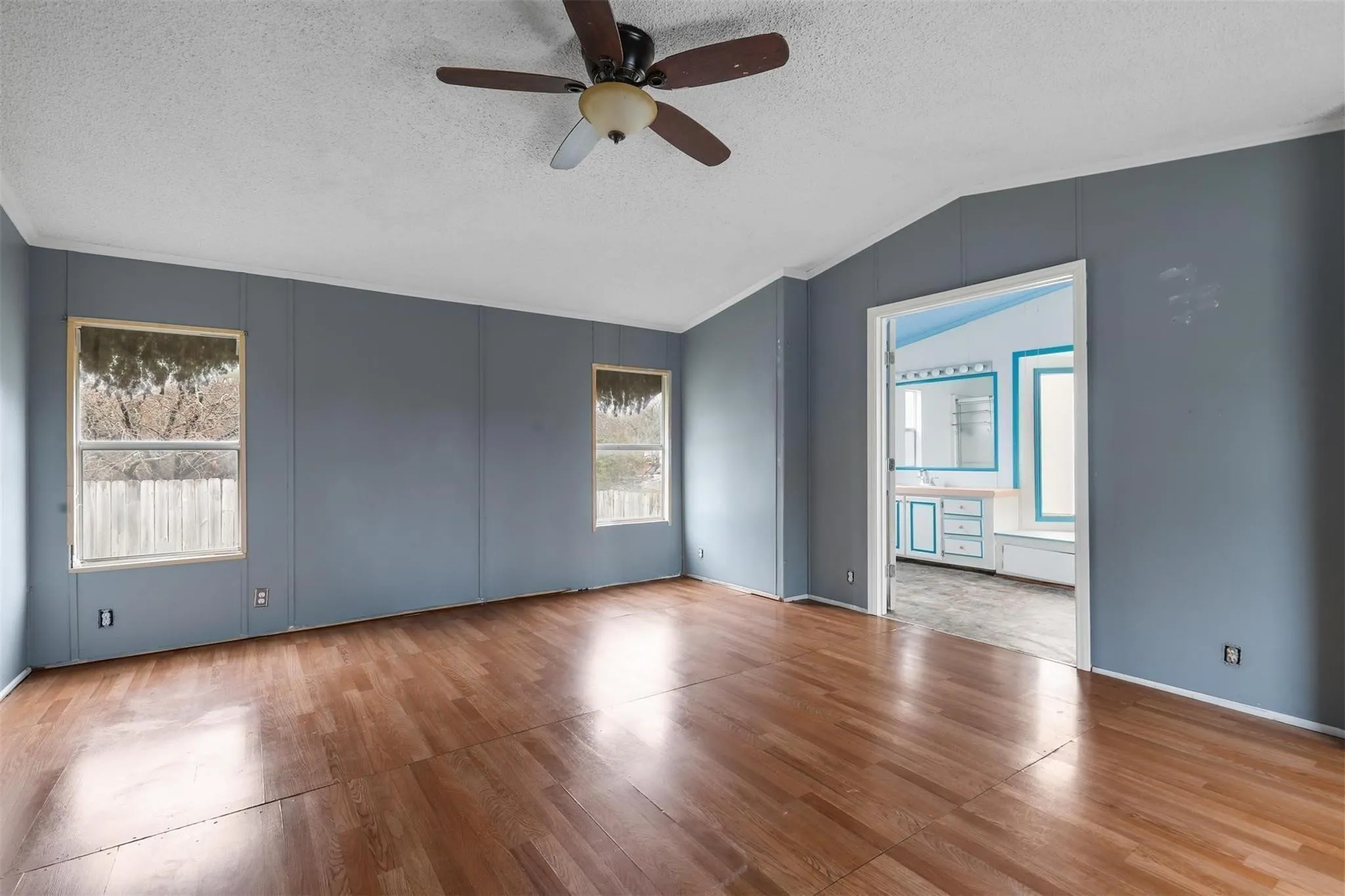 Mobile Home For Sale in Hood County , 4012 Nebraska Trail, Granbury, Texas 76048, 3 Bedroom, 2 Bathroom, Garage spaces, 1,404 Sqft, built in 1992, Price $80,000, mls#21350291, Real Estate Agent in Granbury, Homes For Sale in Hood county, Homes For Sale in Granbury, Realtor in Granbury Texas, Real Estate Brokerage Independent Realty Texas, Luminita Cordes Realtor