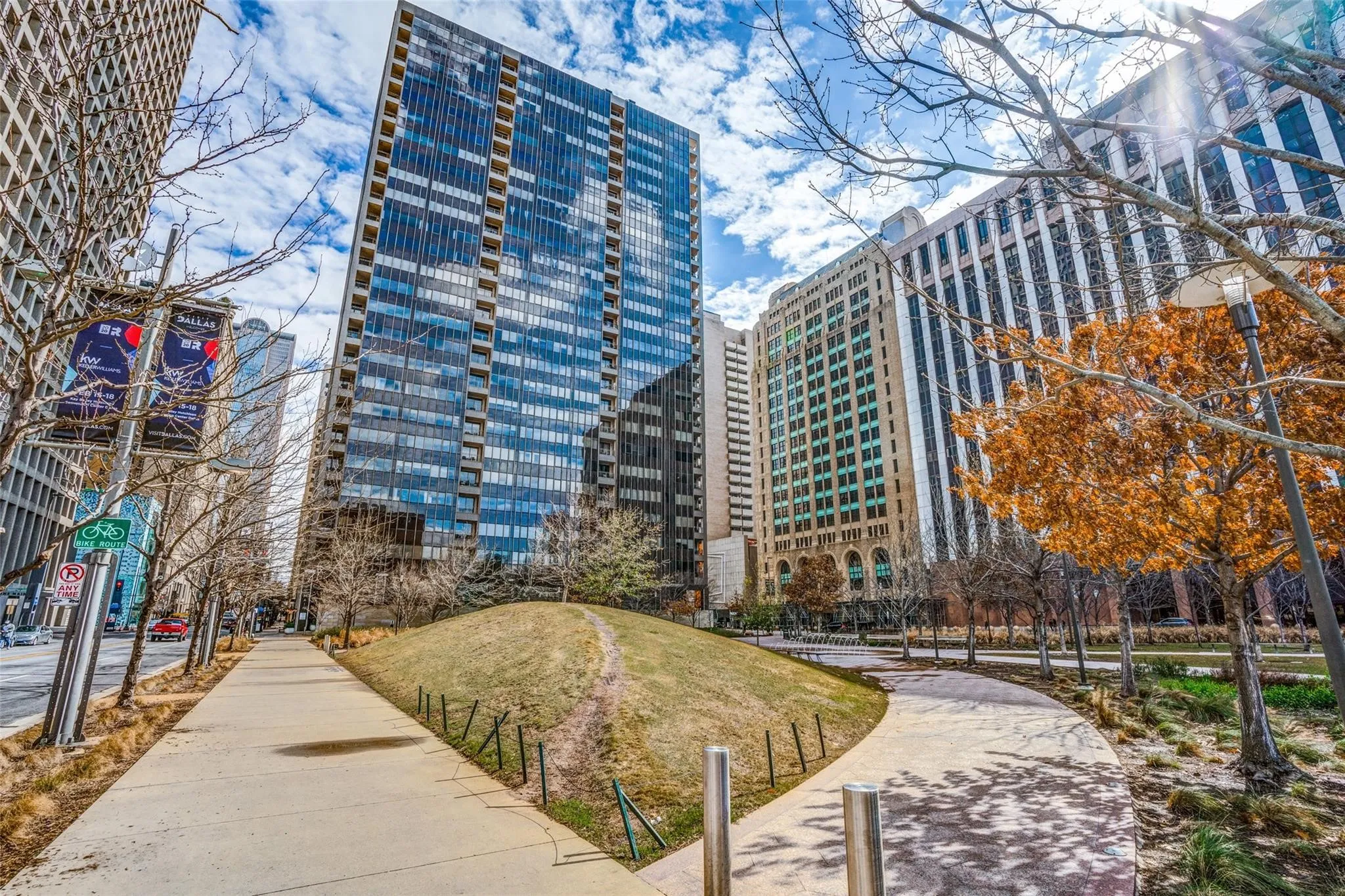 Condominium For Rent in Dallas County , 1200 Main Street 2512, Dallas, Texas 75202, 3 Bedroom, 3 Bathroom, 2 Garage spaces, 2,101 Sqft, built in 1974, mls#21359103, Real Estate Agent in Dallas, Homes For Rent in Dallas county, Homes For Rent in Dallas, Realtor in Dallas Texas, Real Estate Brokerage Independent Realty Texas, Luminita Cordes Realtor