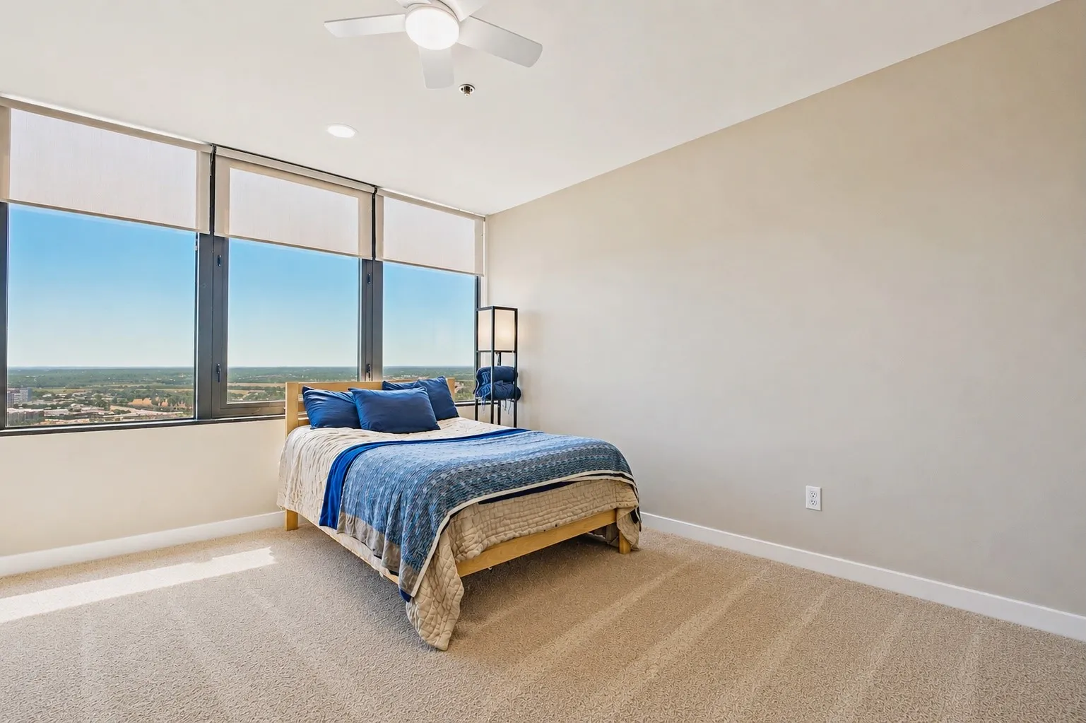 Condominium For Rent in Dallas County , 1200 Main Street 2512, Dallas, Texas 75202, 3 Bedroom, 3 Bathroom, 2 Garage spaces, 2,101 Sqft, built in 1974, mls#21359103, Real Estate Agent in Dallas, Homes For Rent in Dallas county, Homes For Rent in Dallas, Realtor in Dallas Texas, Real Estate Brokerage Independent Realty Texas, Luminita Cordes Realtor