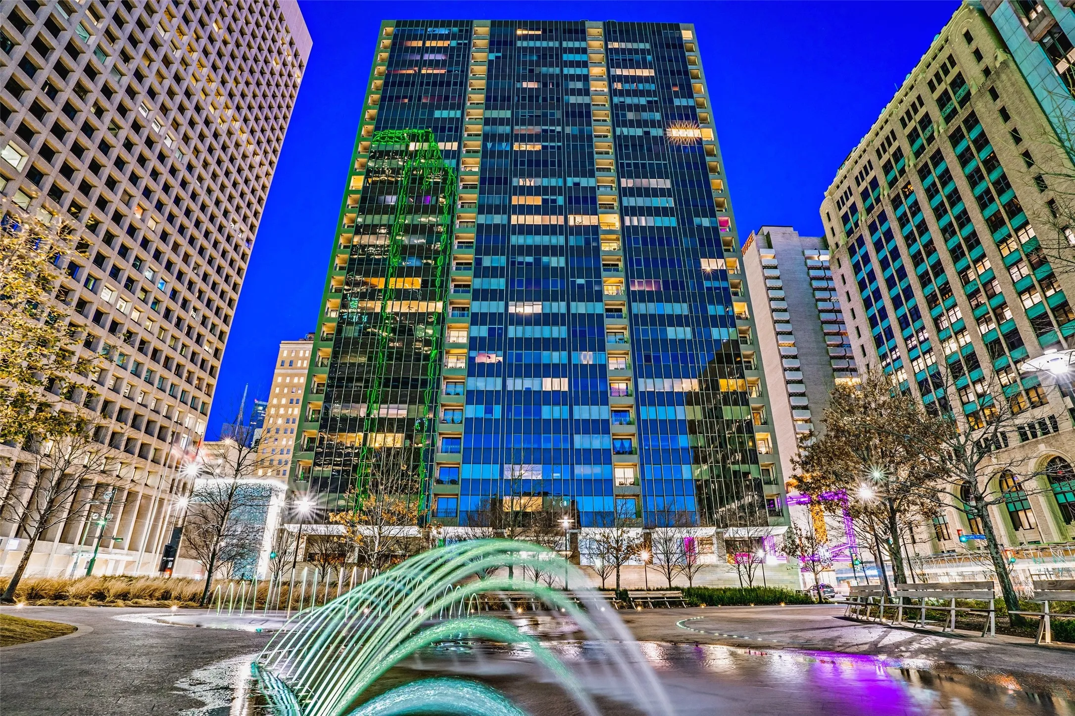 Condominium For Rent in Dallas County , 1200 Main Street 2512, Dallas, Texas 75202, 3 Bedroom, 3 Bathroom, 2 Garage spaces, 2,101 Sqft, built in 1974, mls#21359103, Real Estate Agent in Dallas, Homes For Rent in Dallas county, Homes For Rent in Dallas, Realtor in Dallas Texas, Real Estate Brokerage Independent Realty Texas, Luminita Cordes Realtor
