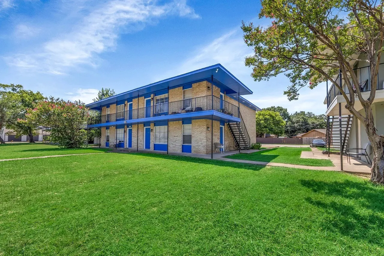 Townhouse For Rent in Dallas County , 3024 Tudor Lane, Irving, Texas 75060, 2 Bedroom, 2 Bathroom, Garage spaces, 1,059 Sqft, built in 1973, mls#21364426, Real Estate Agent in Irving, Homes For Rent in Dallas county, Homes For Rent in Irving, Realtor in Irving Texas, Real Estate Brokerage Independent Realty Texas, Luminita Cordes Realtor