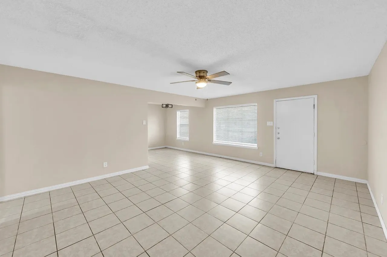 Townhouse For Rent in Dallas County , 3024 Tudor Lane, Irving, Texas 75060, 2 Bedroom, 2 Bathroom, Garage spaces, 1,059 Sqft, built in 1973, mls#21364426, Real Estate Agent in Irving, Homes For Rent in Dallas county, Homes For Rent in Irving, Realtor in Irving Texas, Real Estate Brokerage Independent Realty Texas, Luminita Cordes Realtor