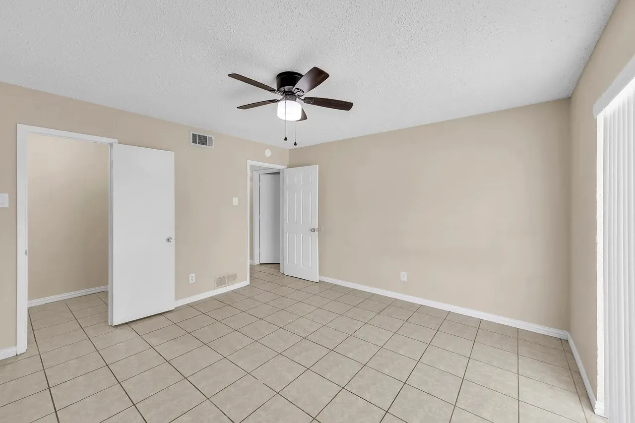 Townhouse For Rent in Dallas County , 3024 Tudor Lane, Irving, Texas 75060, 2 Bedroom, 2 Bathroom, Garage spaces, 1,059 Sqft, built in 1973, mls#21364426, Real Estate Agent in Irving, Homes For Rent in Dallas county, Homes For Rent in Irving, Realtor in Irving Texas, Real Estate Brokerage Independent Realty Texas, Luminita Cordes Realtor