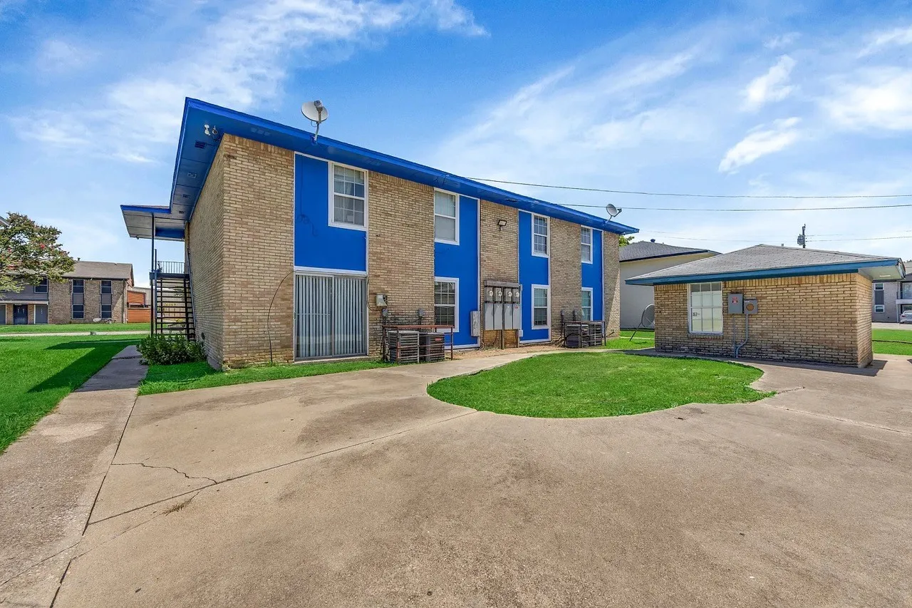 Townhouse For Rent in Dallas County , 3024 Tudor Lane, Irving, Texas 75060, 2 Bedroom, 2 Bathroom, Garage spaces, 1,059 Sqft, built in 1973, mls#21364426, Real Estate Agent in Irving, Homes For Rent in Dallas county, Homes For Rent in Irving, Realtor in Irving Texas, Real Estate Brokerage Independent Realty Texas, Luminita Cordes Realtor
