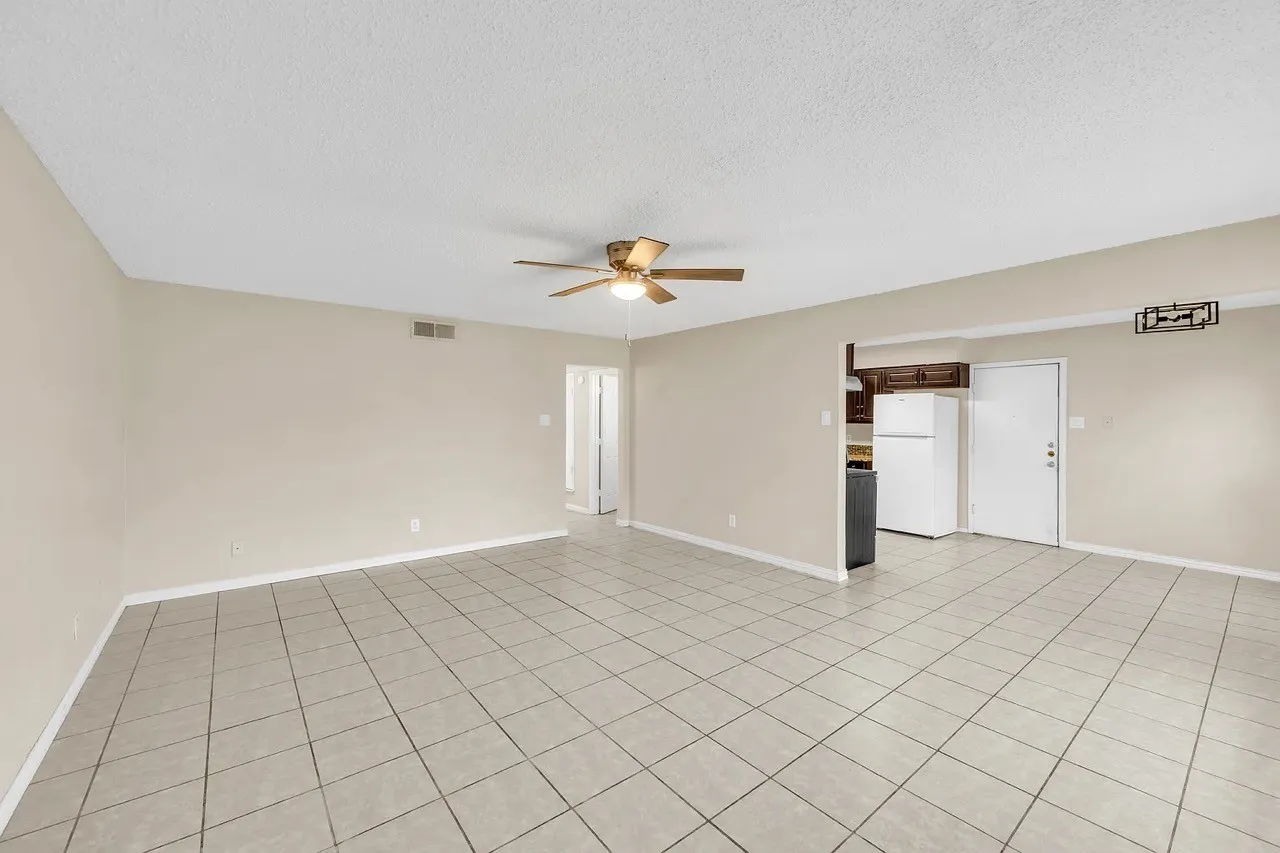 Townhouse For Rent in Dallas County , 3024 Tudor Lane, Irving, Texas 75060, 2 Bedroom, 2 Bathroom, Garage spaces, 1,059 Sqft, built in 1973, mls#21364426, Real Estate Agent in Irving, Homes For Rent in Dallas county, Homes For Rent in Irving, Realtor in Irving Texas, Real Estate Brokerage Independent Realty Texas, Luminita Cordes Realtor