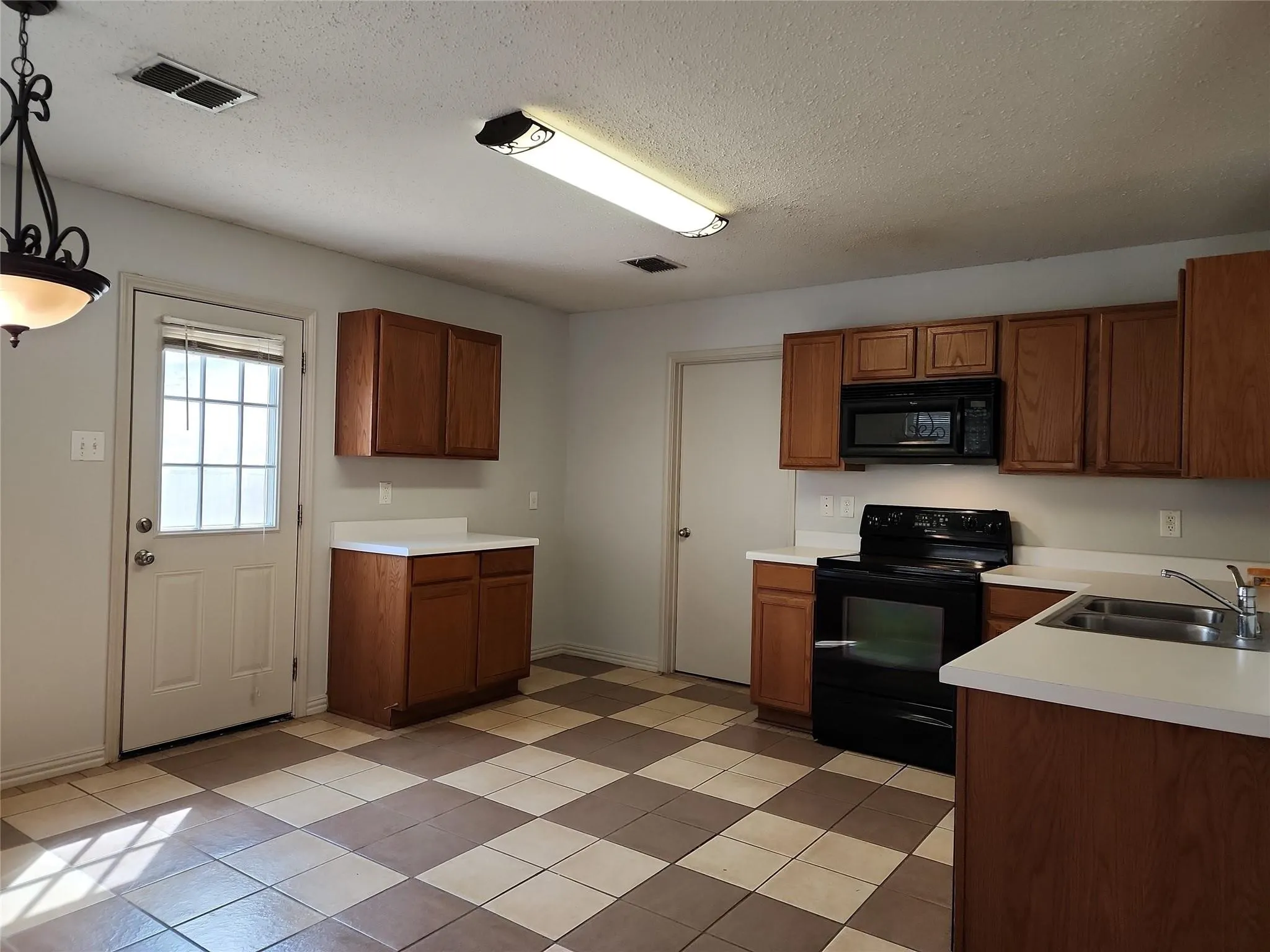 Single Family Residence For Rent in Denton County , 1604 Carolina Ridge Way, Fort Worth, Texas 76247, 3 Bedroom, 2 Bathroom, 2 Garage spaces, 1,507 Sqft, built in 2005, mls#21364236, Real Estate Agent in Fort Worth, Homes For Rent in Denton county, Homes For Rent in Fort Worth, Realtor in Fort Worth Texas, Real Estate Brokerage Independent Realty Texas, Luminita Cordes Realtor