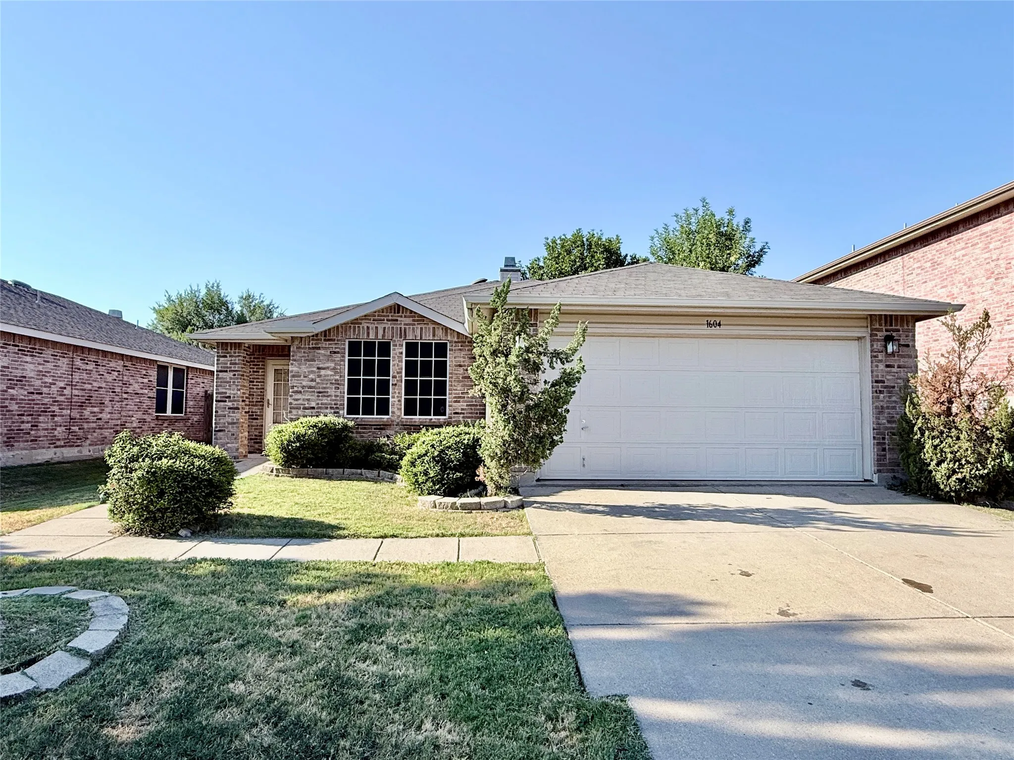Single Family Residence For Rent in Denton County , 1604 Carolina Ridge Way, Fort Worth, Texas 76247, 3 Bedroom, 2 Bathroom, 2 Garage spaces, 1,507 Sqft, built in 2005, mls#21364236, Real Estate Agent in Fort Worth, Homes For Rent in Denton county, Homes For Rent in Fort Worth, Realtor in Fort Worth Texas, Real Estate Brokerage Independent Realty Texas, Luminita Cordes Realtor