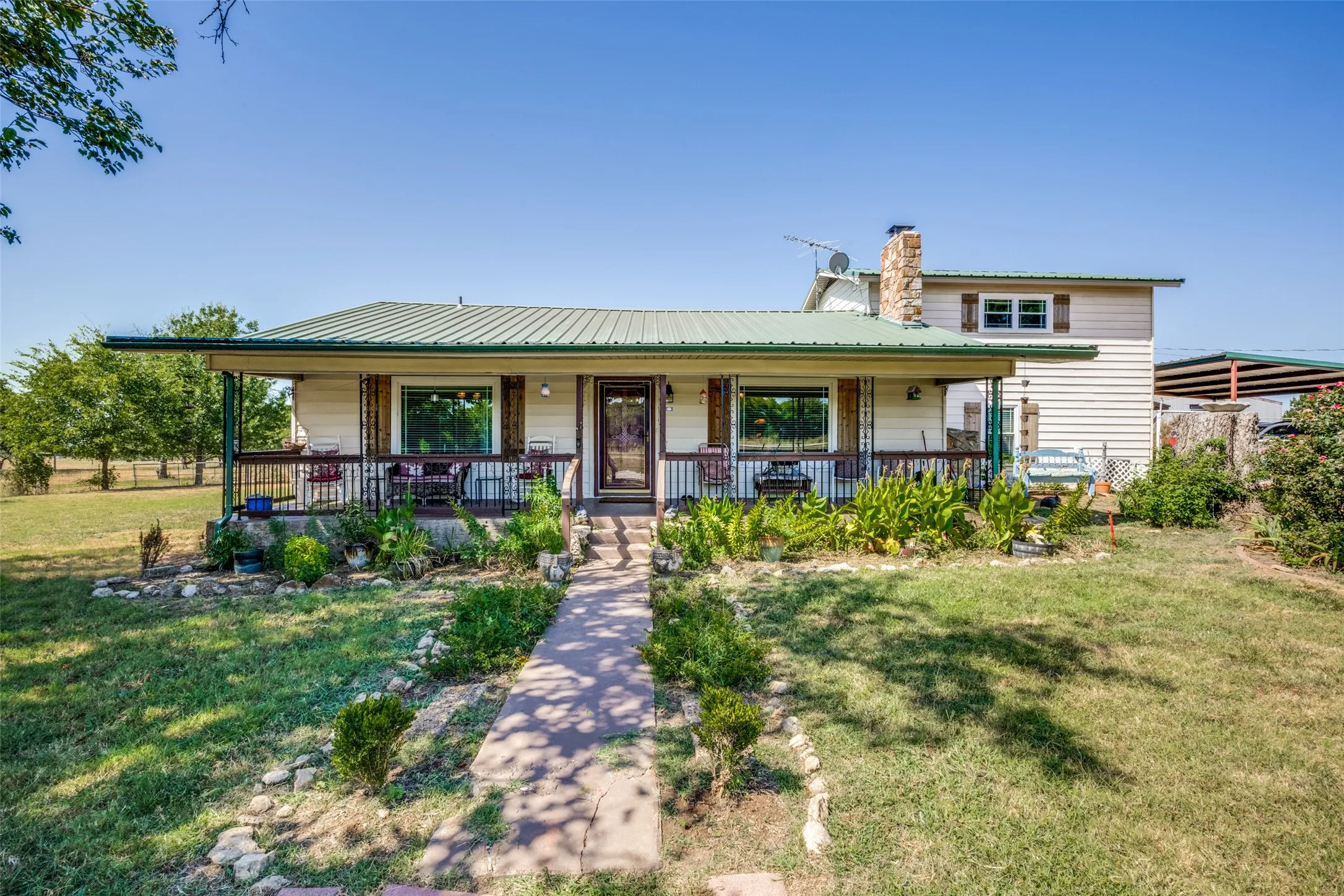Single Family Residence For Sale in Wise County , 117 County Road 2646, Decatur, Texas 76234, 4 Bedroom, 3 Bathroom, Garage spaces, 2,913 Sqft, built in 1930, mls#21363538, Real Estate Agent in Decatur, Homes For Sale in Wise county, Homes For Sale in Decatur, Realtor in Decatur Texas, Real Estate Brokerage Independent Realty Texas, Luminita Cordes Realtor